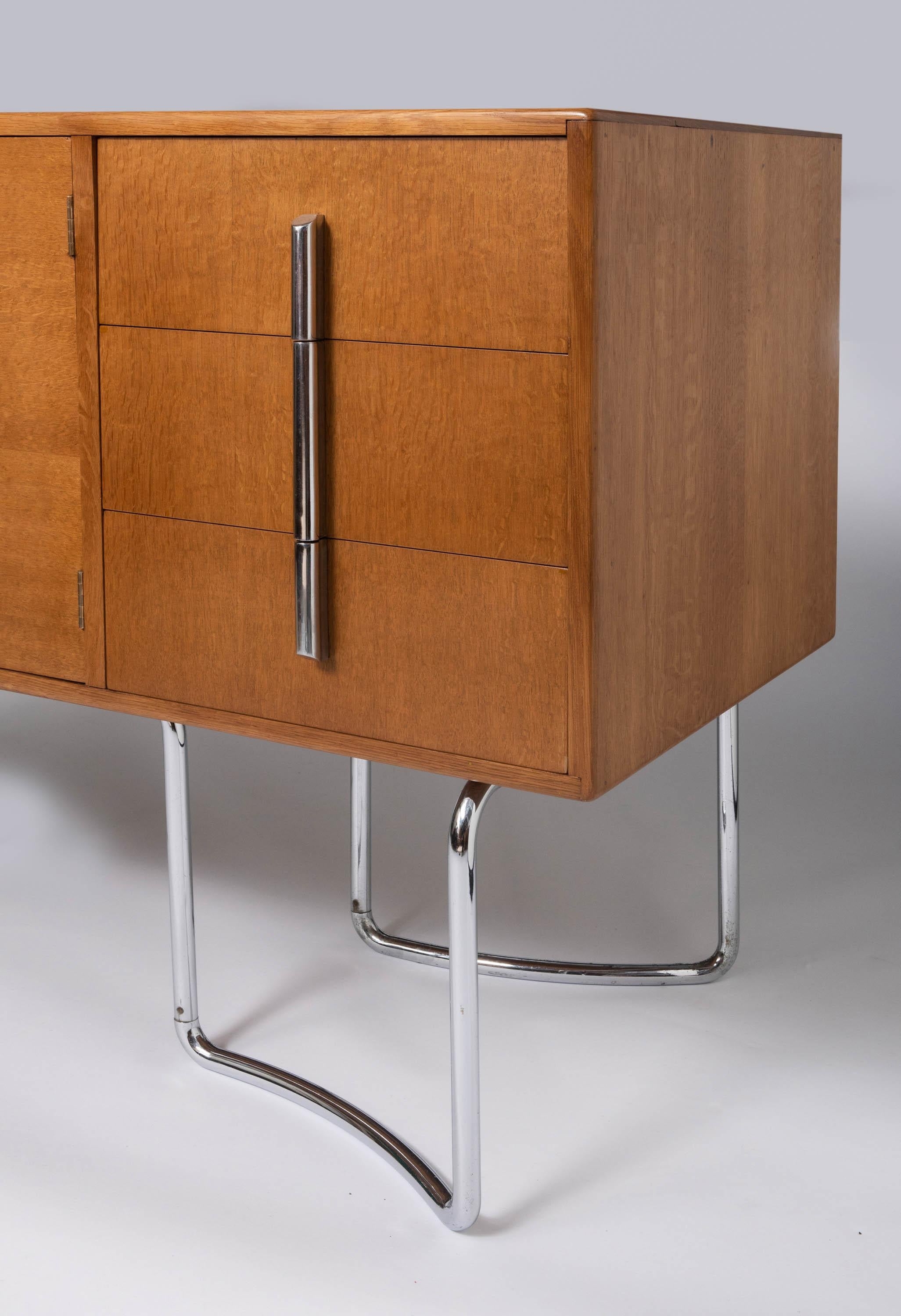 P.E.L. British Modernist Oak veneered Sideboard, England, circa 1931 In Good Condition In Macclesfield, Cheshire