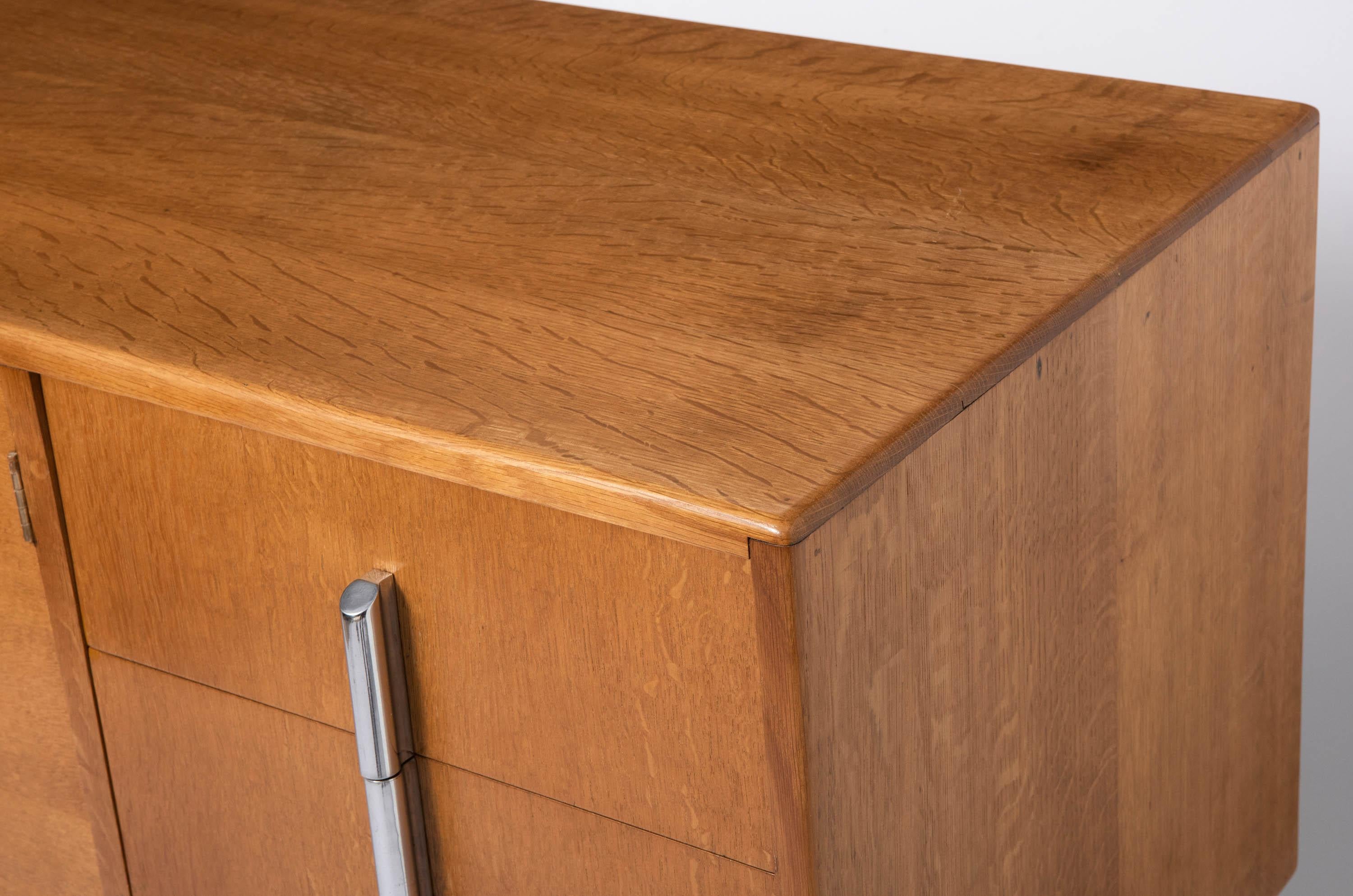 Mid-20th Century P.E.L. British Modernist Oak veneered Sideboard, England, circa 1931