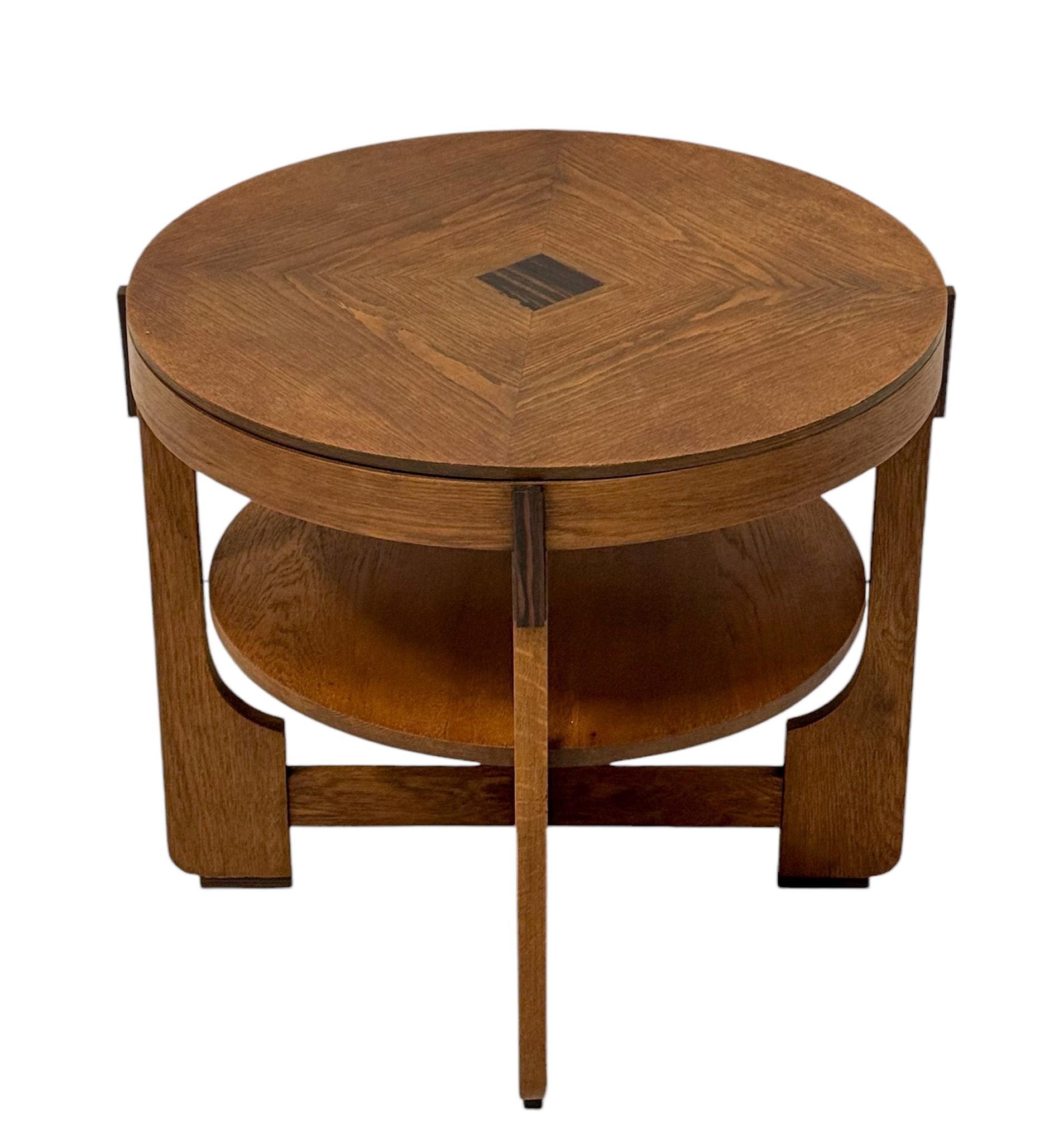 Mesa baja Art Decó P.E.L. Izeren de la Escuela Amsterdamse para De Genneper Molen en venta 2