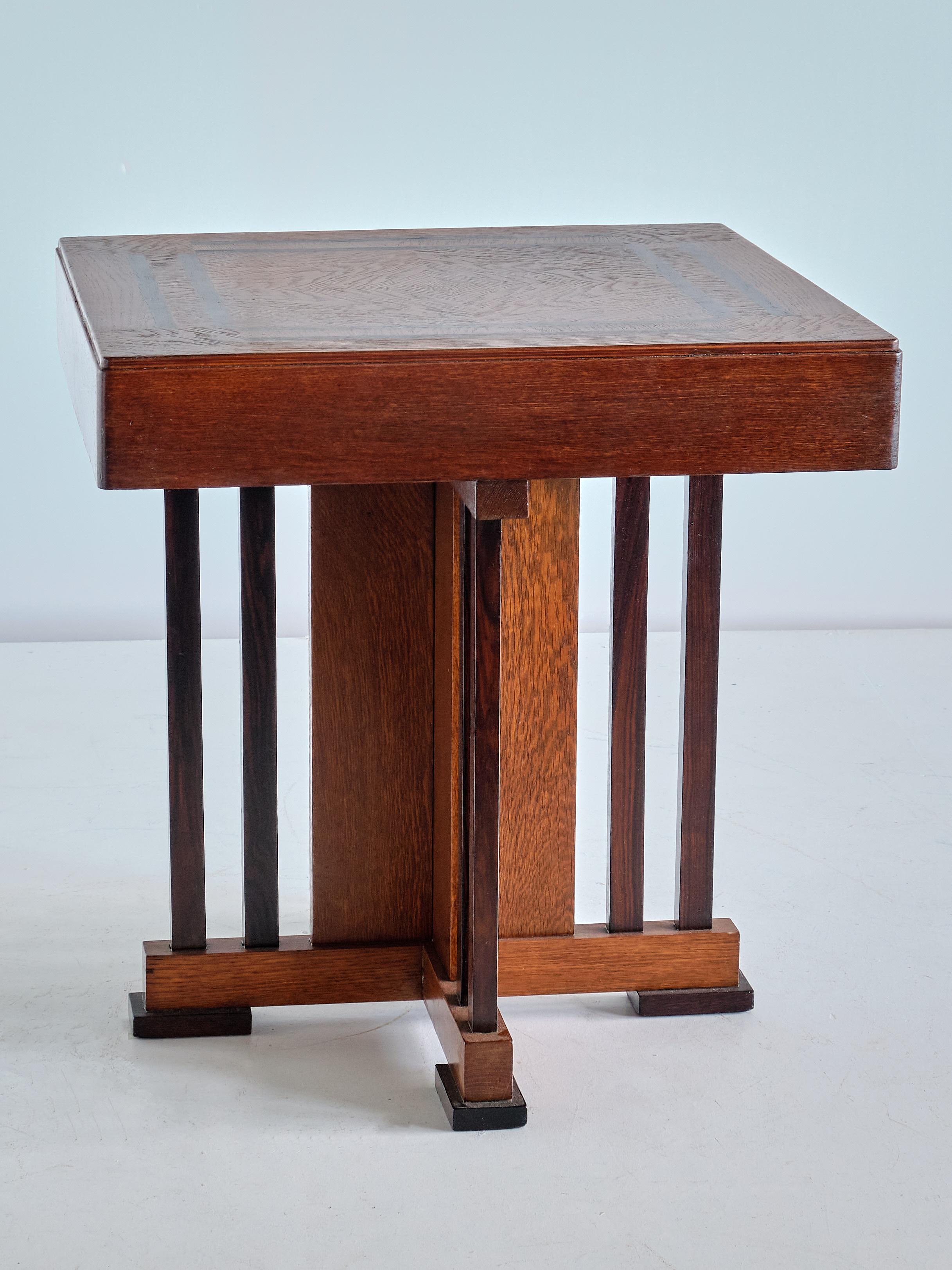 P.E.L. Izeren Side Table en Oak et Ebène de Macassar, Pays-Bas, années 30 en vente 5
