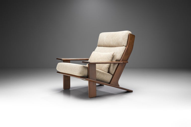 This rare “Pele” lounge chair by Finnish designer Esko Pajamies is, without a doubt, his most stunning chair design. It is seldom we see a chair model and immediately recognize it, but Pajamies managed to design such a piece. His unconventional