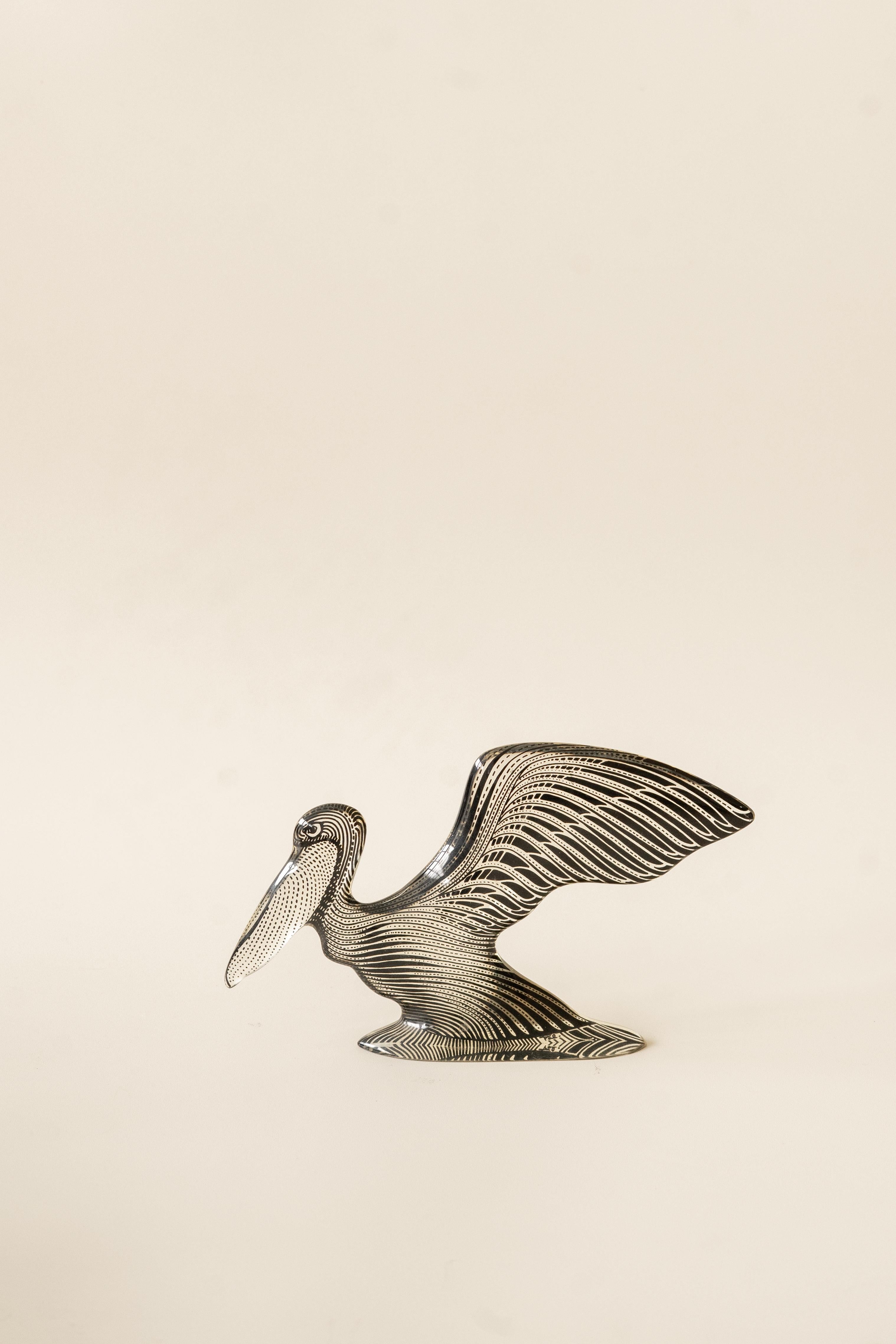 Questo pezzo è una delle sculture vintage da collezione in lucite di Abraham Palatnik (1928-2020), ispirate alla fauna brasiliana. Tutti realizzati in acrilico e pigmento. Era un artista e inventore noto come uno dei pionieri dell'arte cinetica e