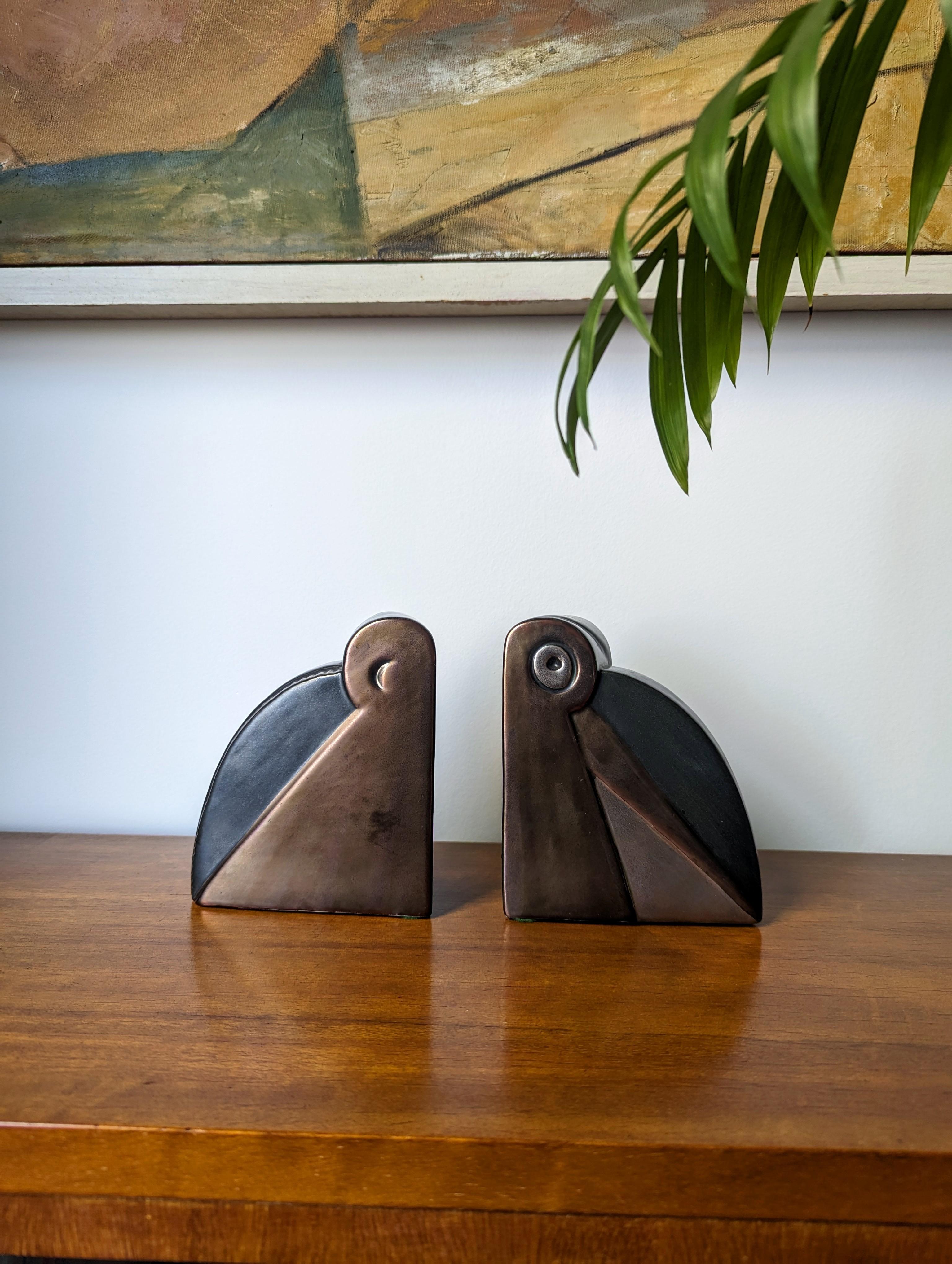 Pelican bookends ''E-864