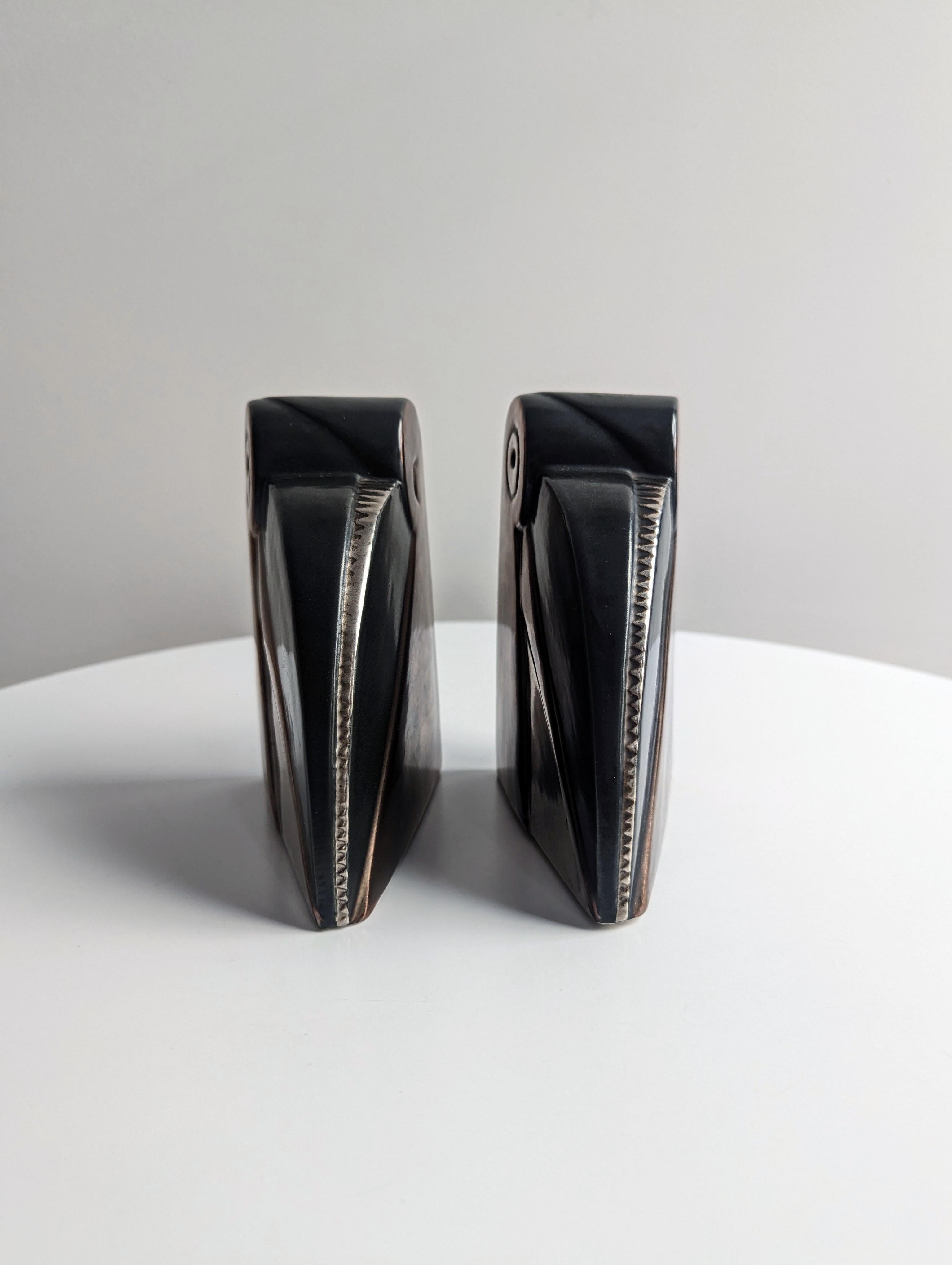 Pelican bookends ''E-864