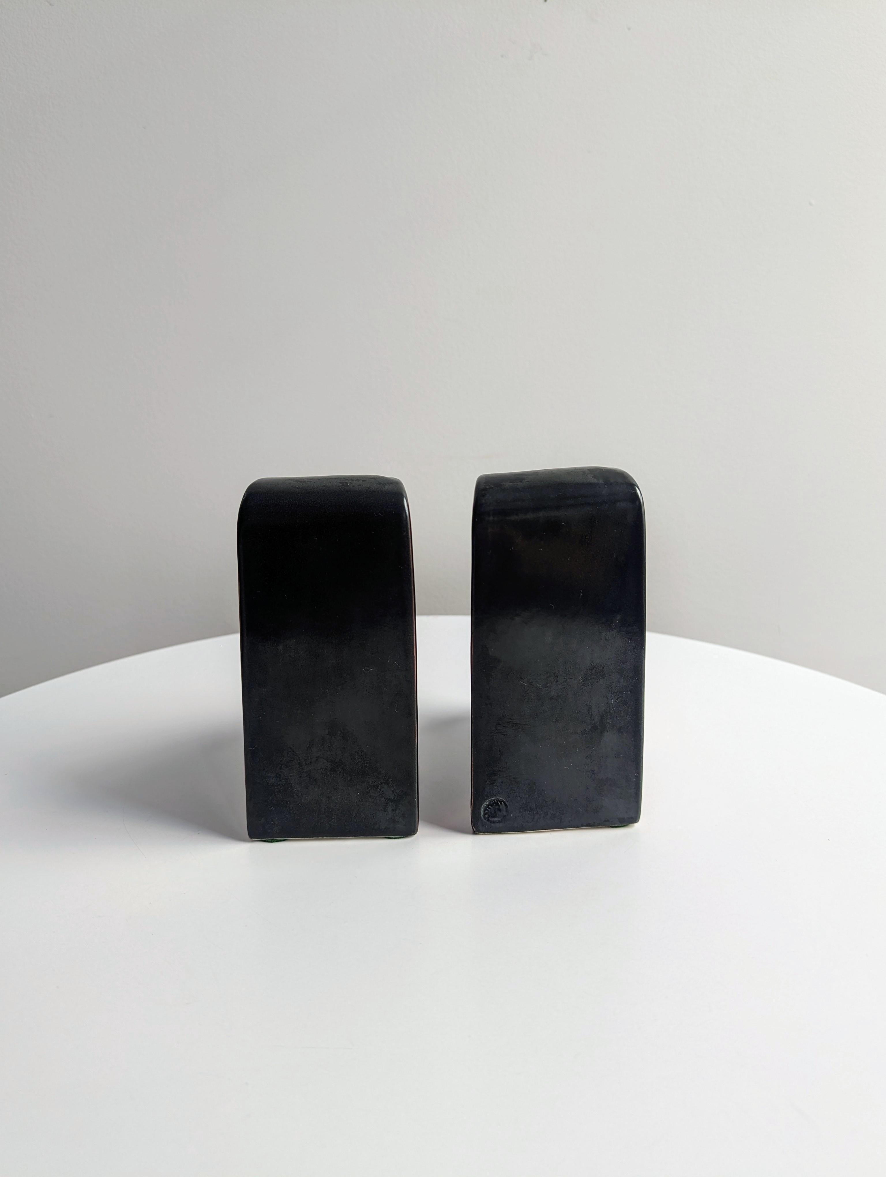 Pelican bookends ''E-864