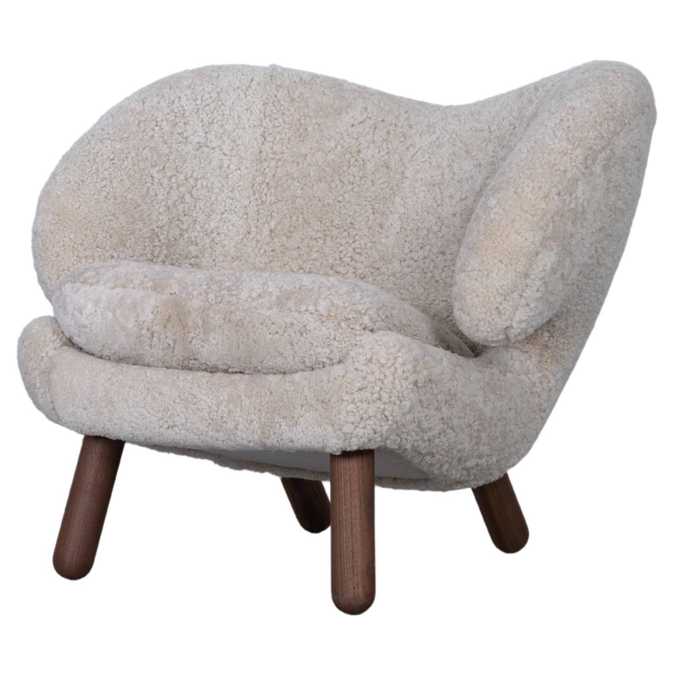 Pelican Chair with Buttons House of Finn Juhl For Sale