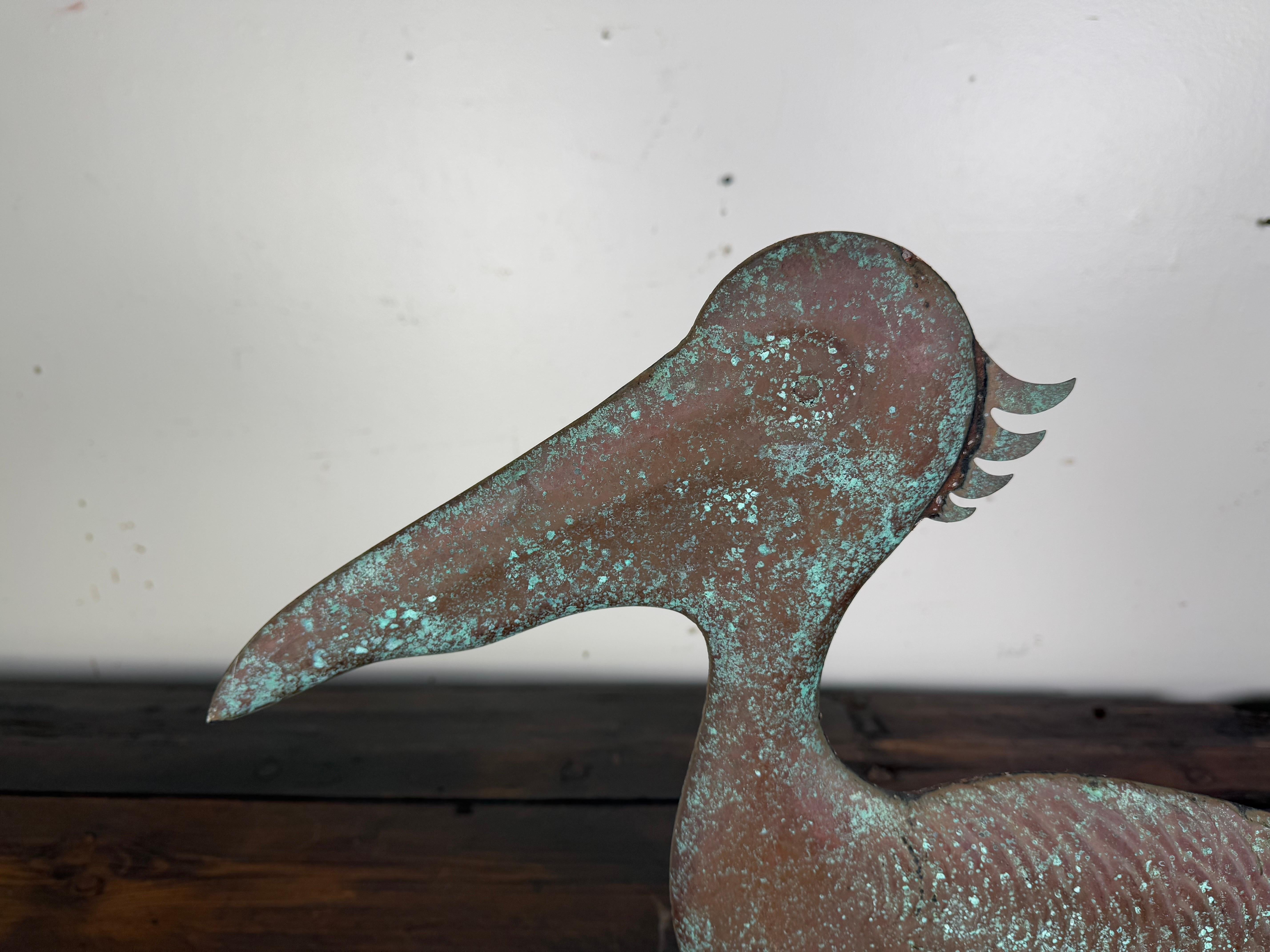 Metà XX secolo Pelican, banderuola in rame montata su una base in vendita