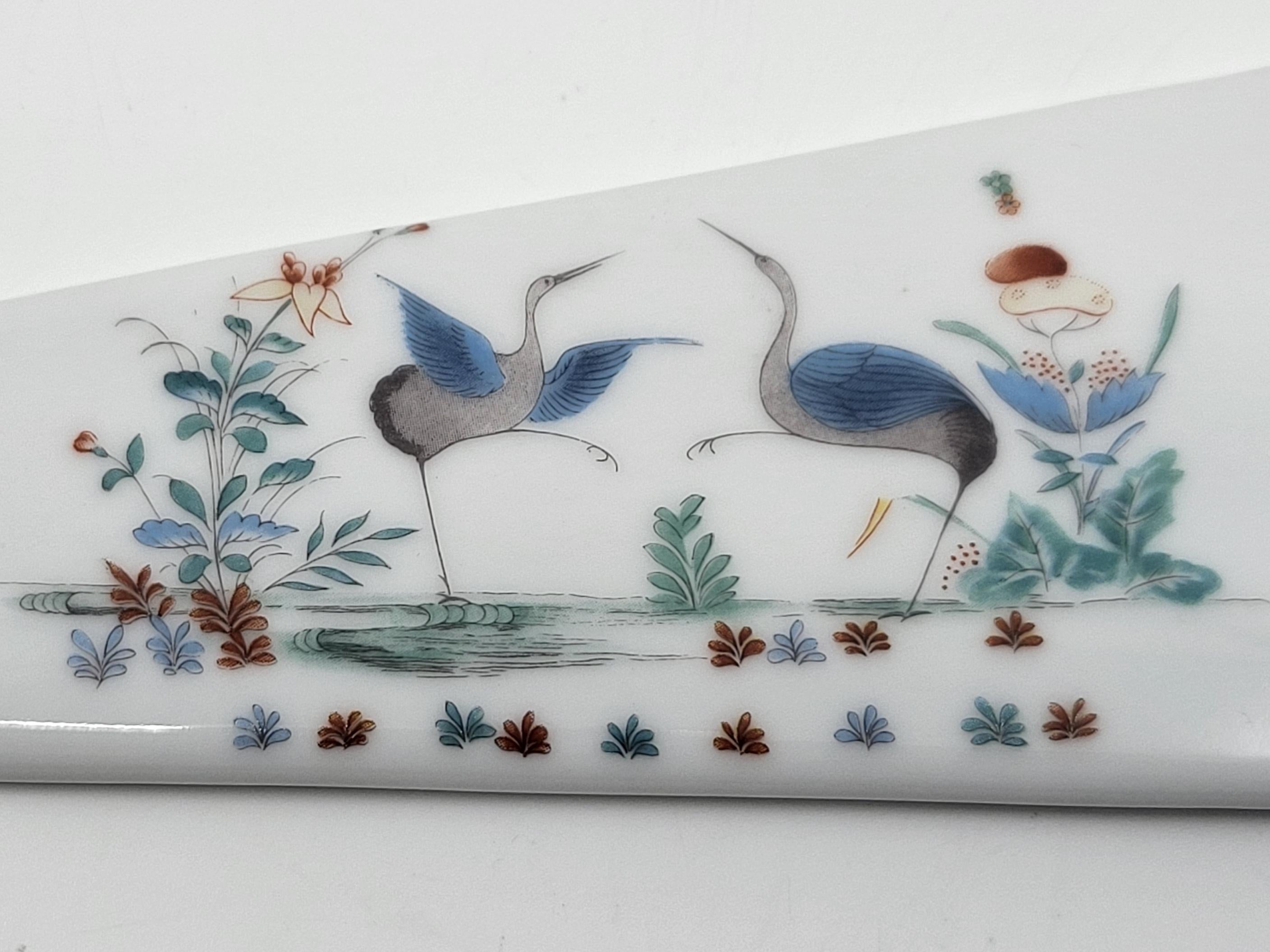 Pelle à tarte Porcelaine du Lys Royal décor Kakiemon Château de Chantilly Francia siglo XVIII en venta