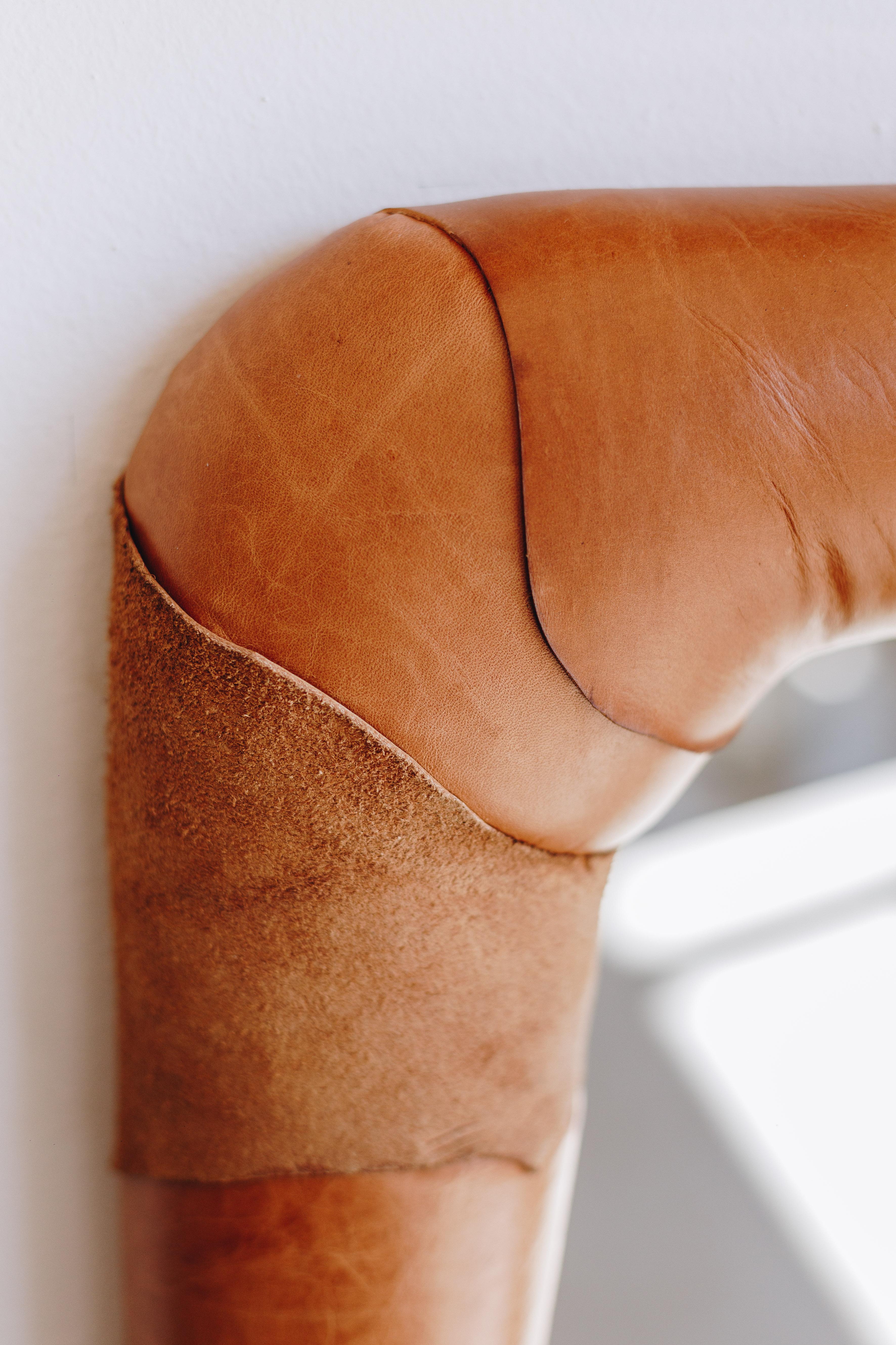 Pelle mirror by Danilo Vale – size M – with a leather upholstered frame For Sale 3