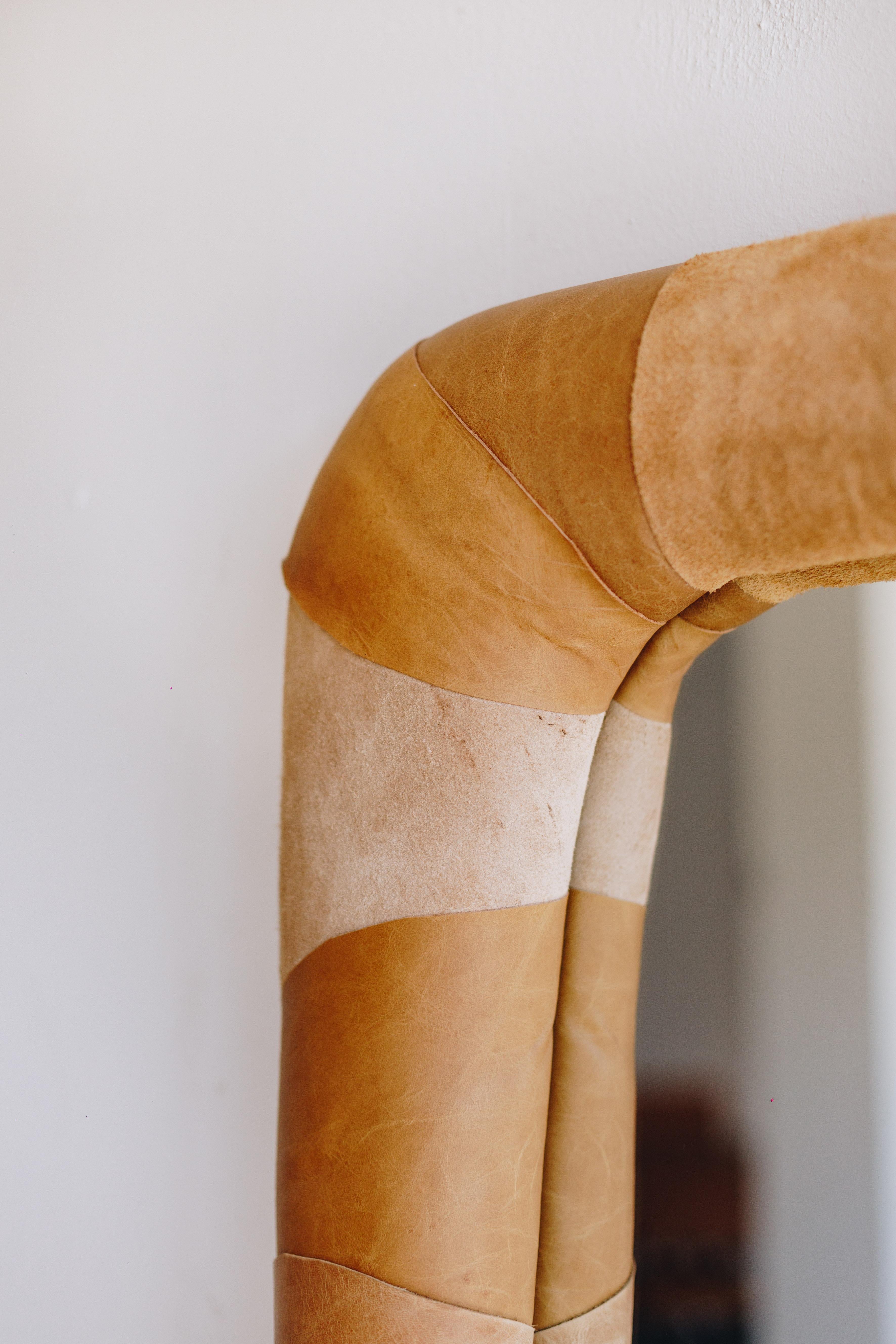 Pelle mirror by Danilo Vale – size M – with a leather upholstered frame For Sale 4