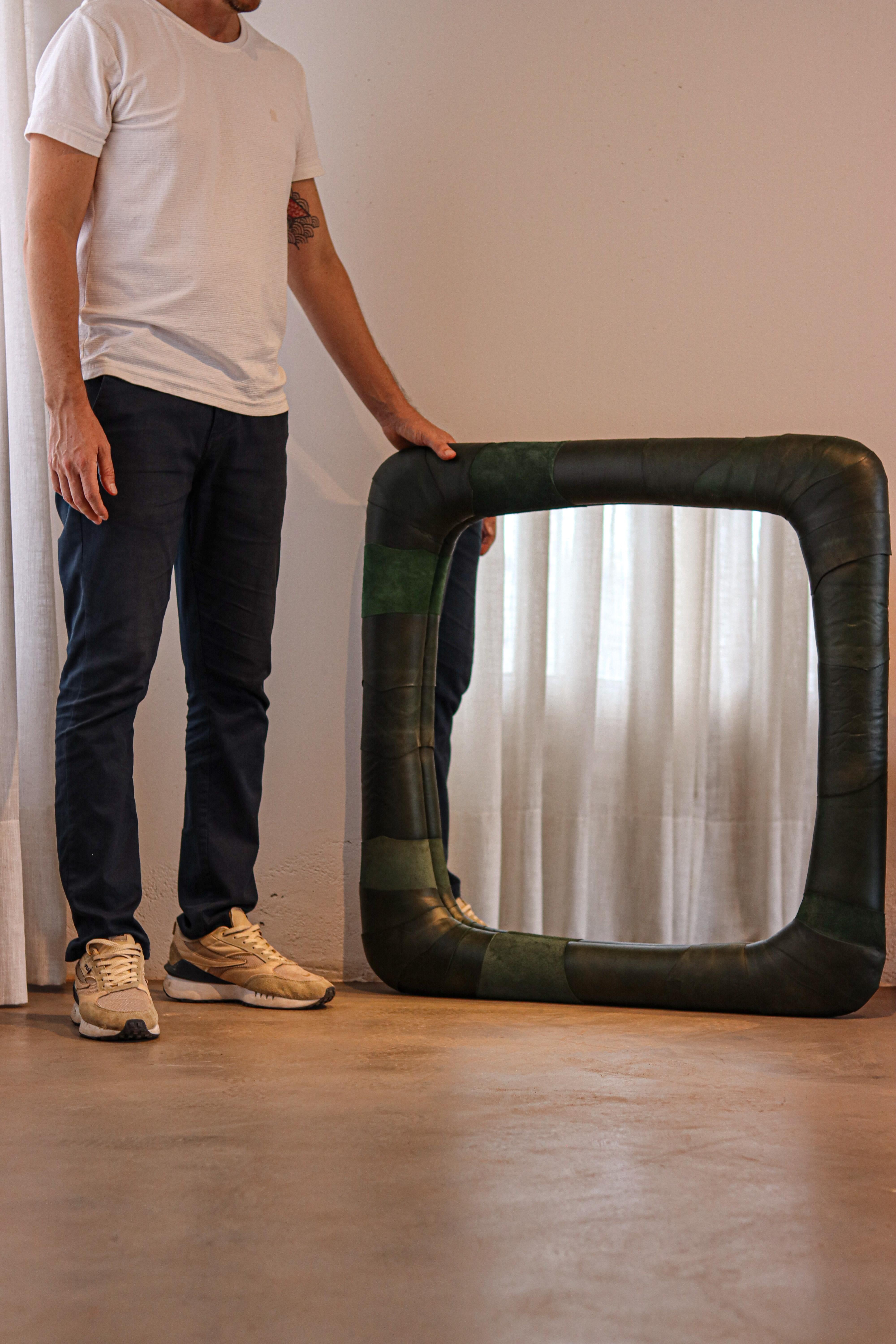 Post-Modern Pelle mirror by Danilo Vale – size M – with a leather upholstered frame For Sale