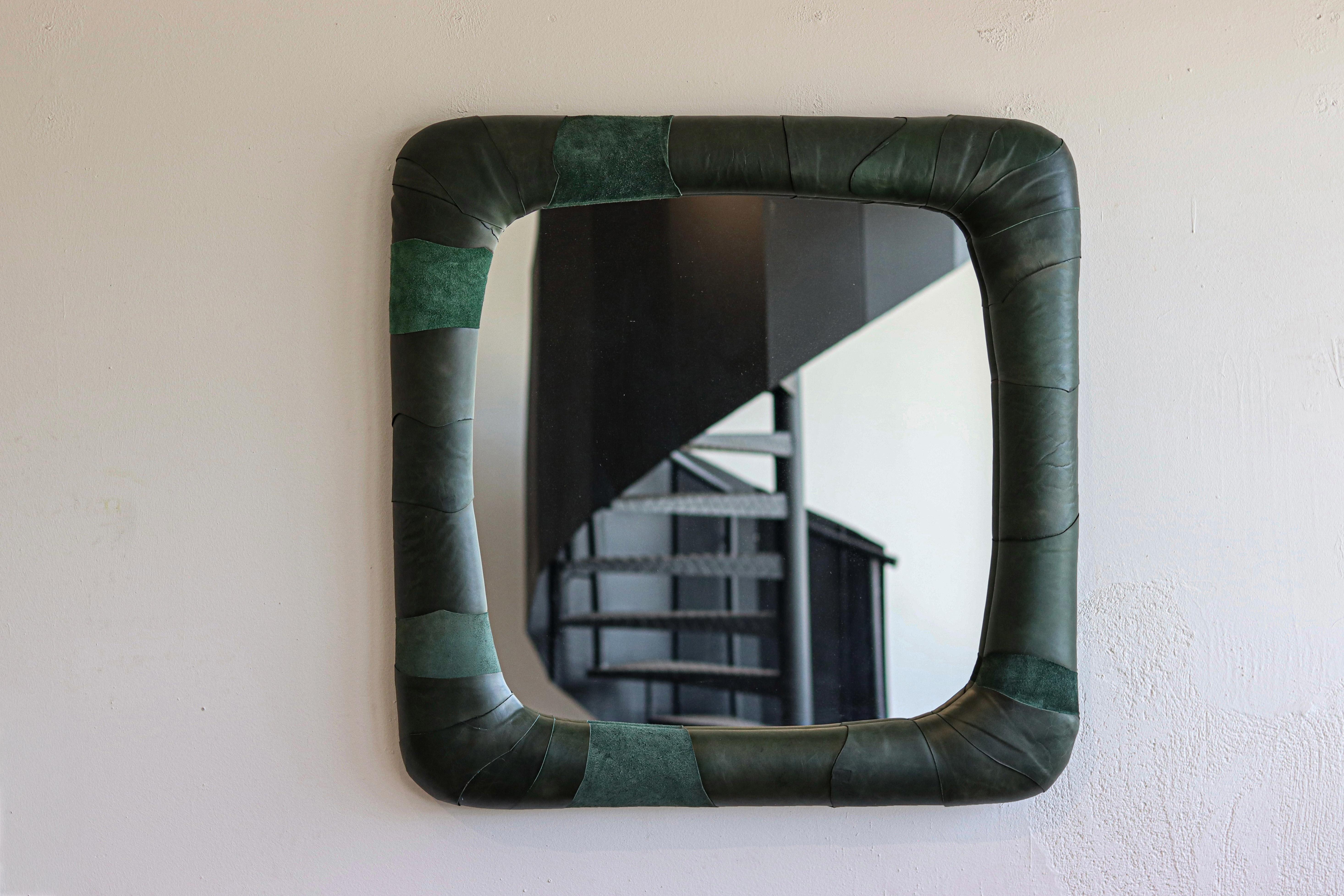 Contemporary Pelle mirror by Danilo Vale – size M – with a leather upholstered frame For Sale