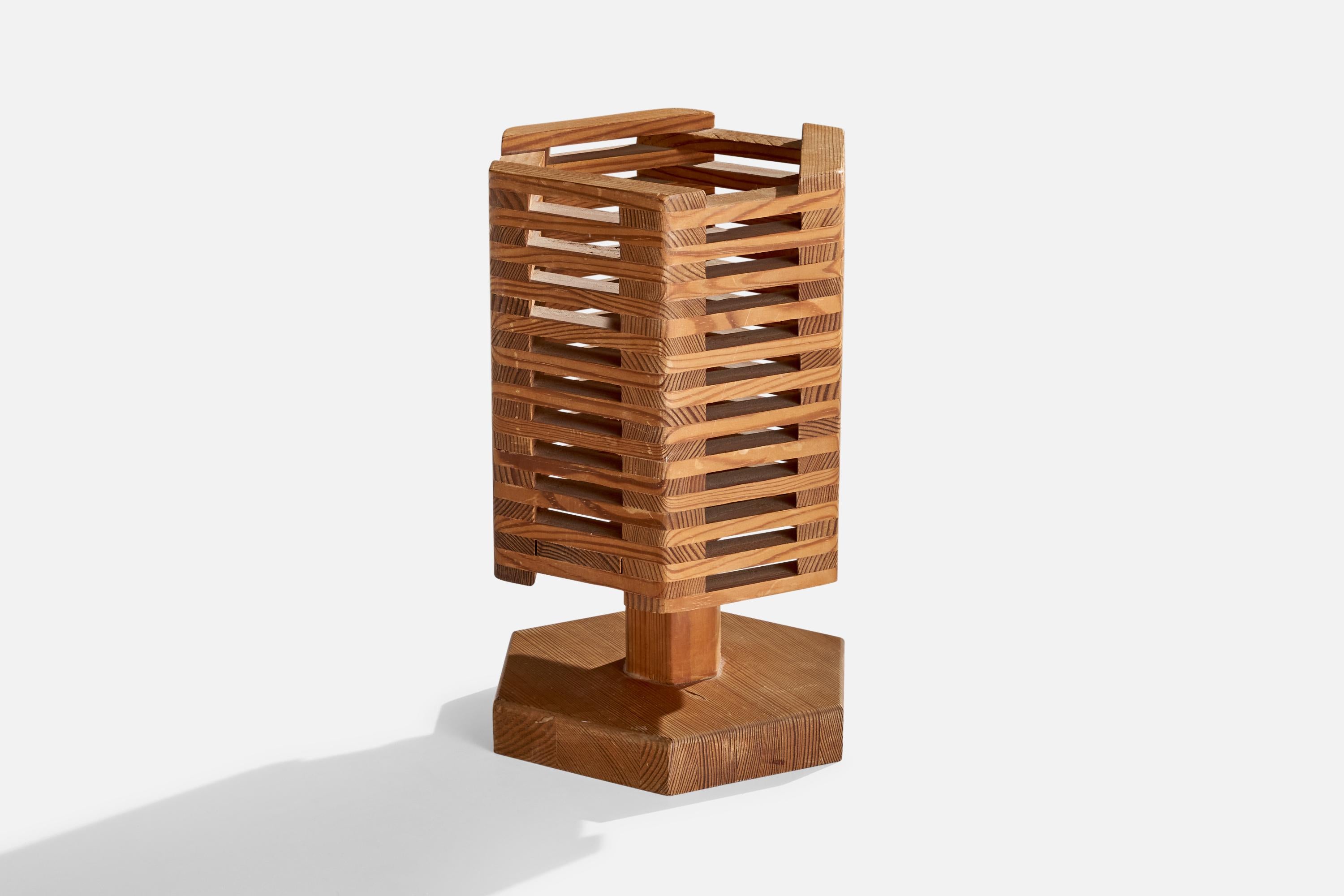 Suédois Lampe de bureau Pelle Snidare, pin, Suède, 1970 en vente