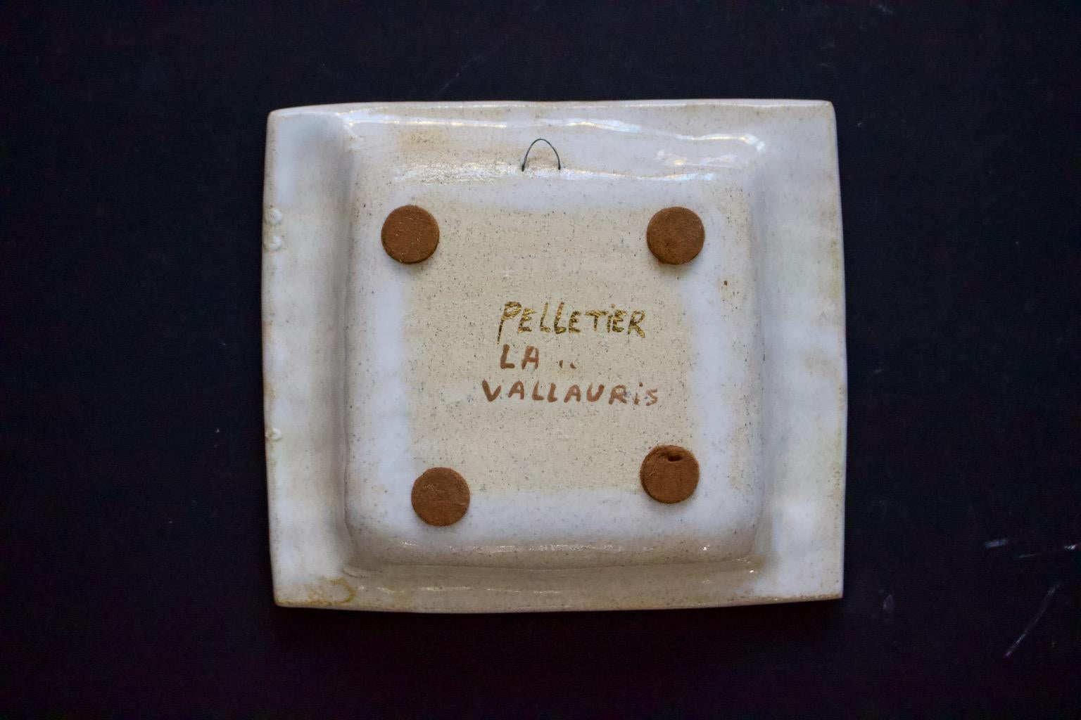 Mid-Century Modern Pelletier Ceramic Vide-Poche or Decorative Dish in Off-White and Gold, France