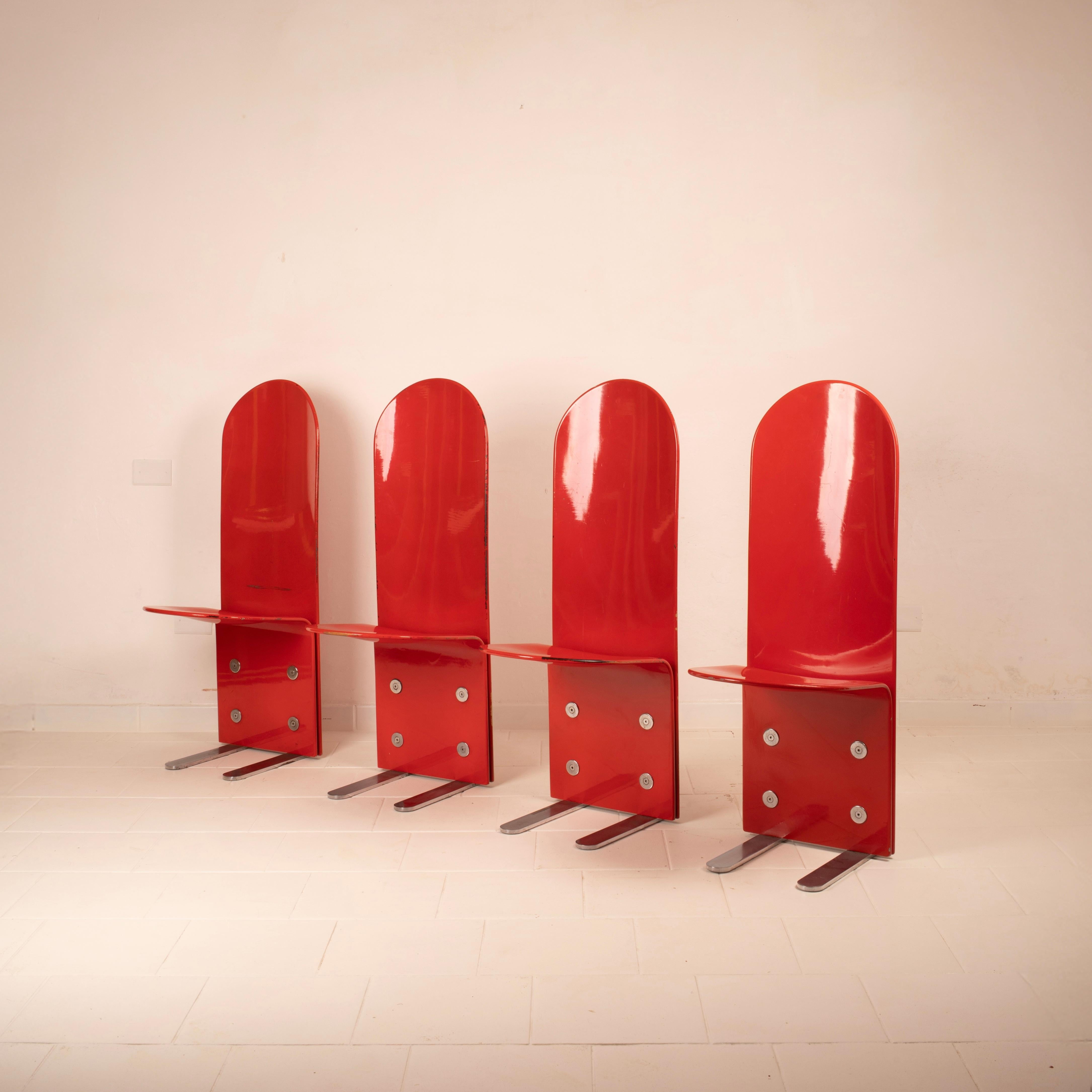 An extraordinary set of four red lacquered Pellicano chairs, designed by Luigi Saccardo for Arrmet and published in Domus in 1975—authentic icons of Italian Radical Design from the Seventies.

The Pellicano model stands out for its bold, sculptural,