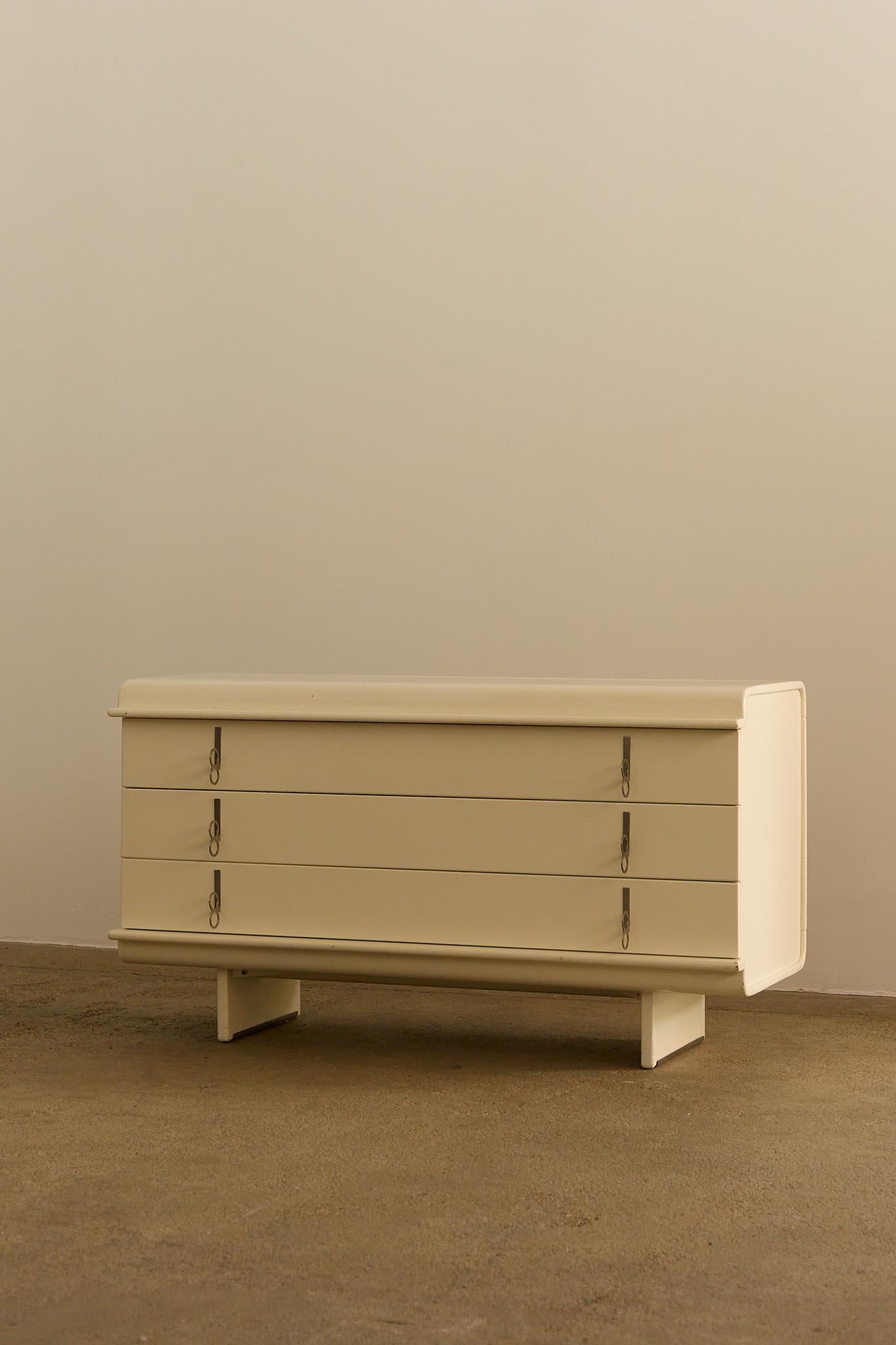 Italian Pellicano Chest Of Drawers For Sale