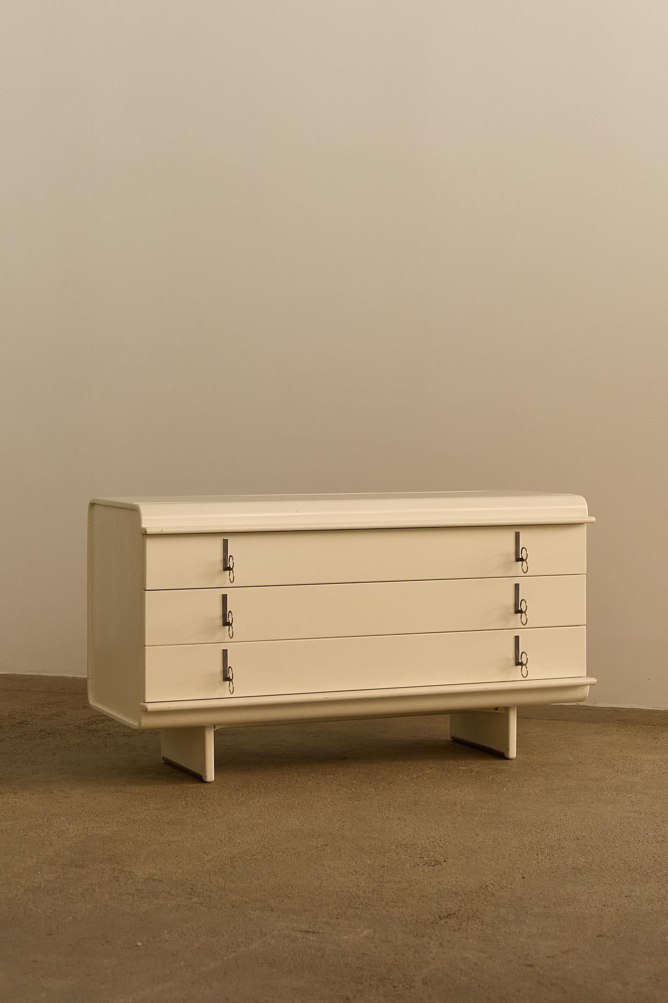 Pellicano Chest Of Drawers In Good Condition For Sale In London, GB