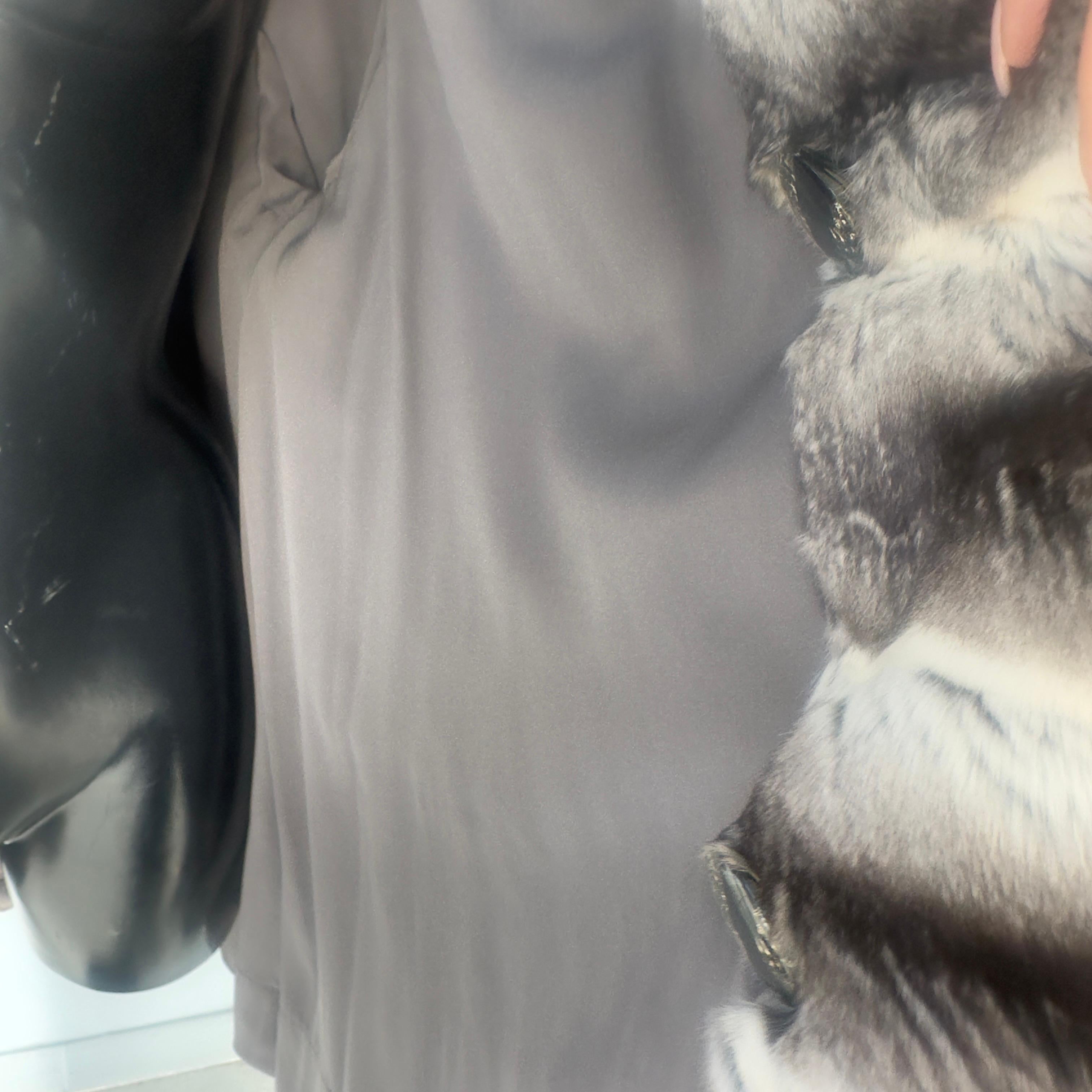 Handcrafted natural chinchilla fur coat, 2000s For Sale 7