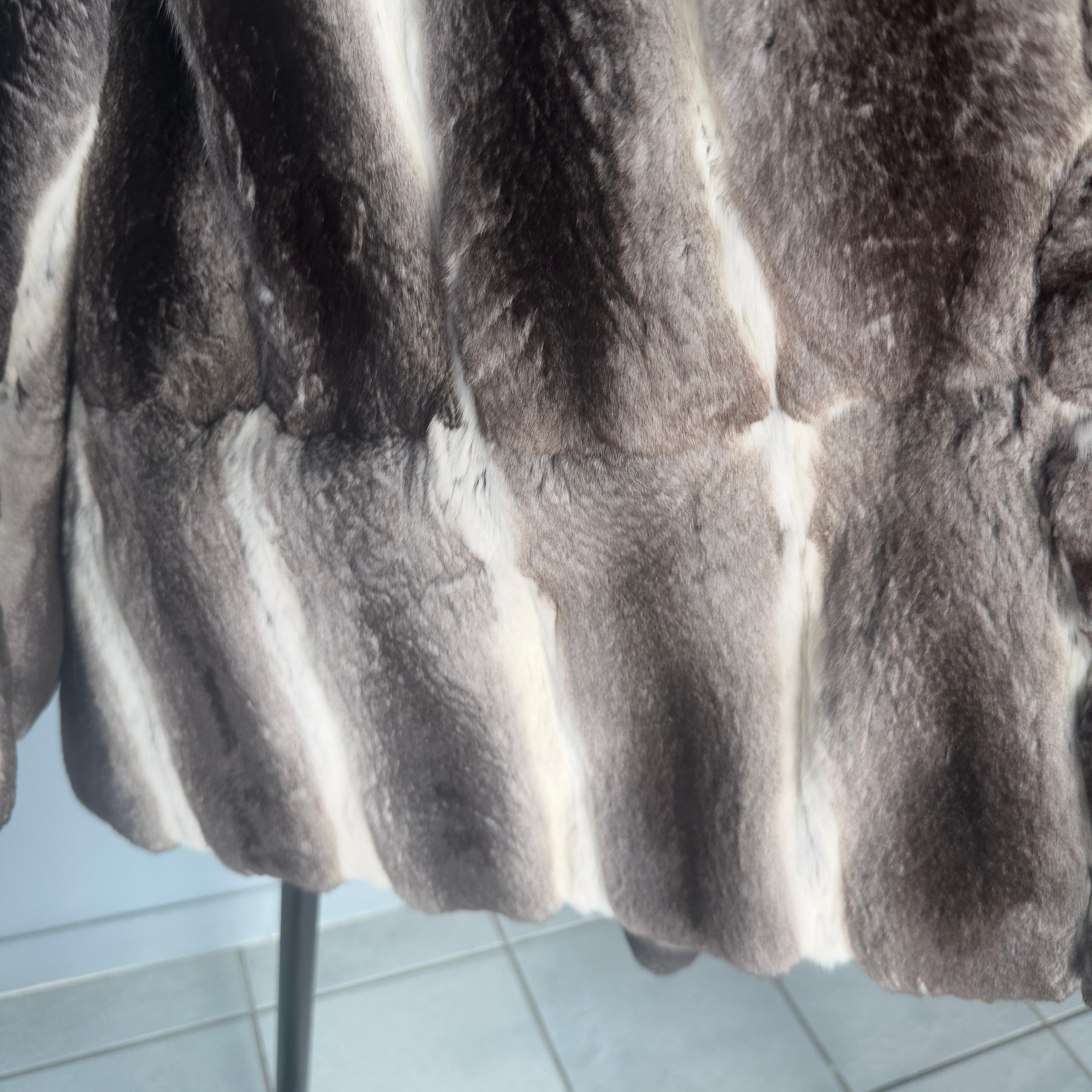 Handcrafted natural chinchilla fur coat, 2000s For Sale 8