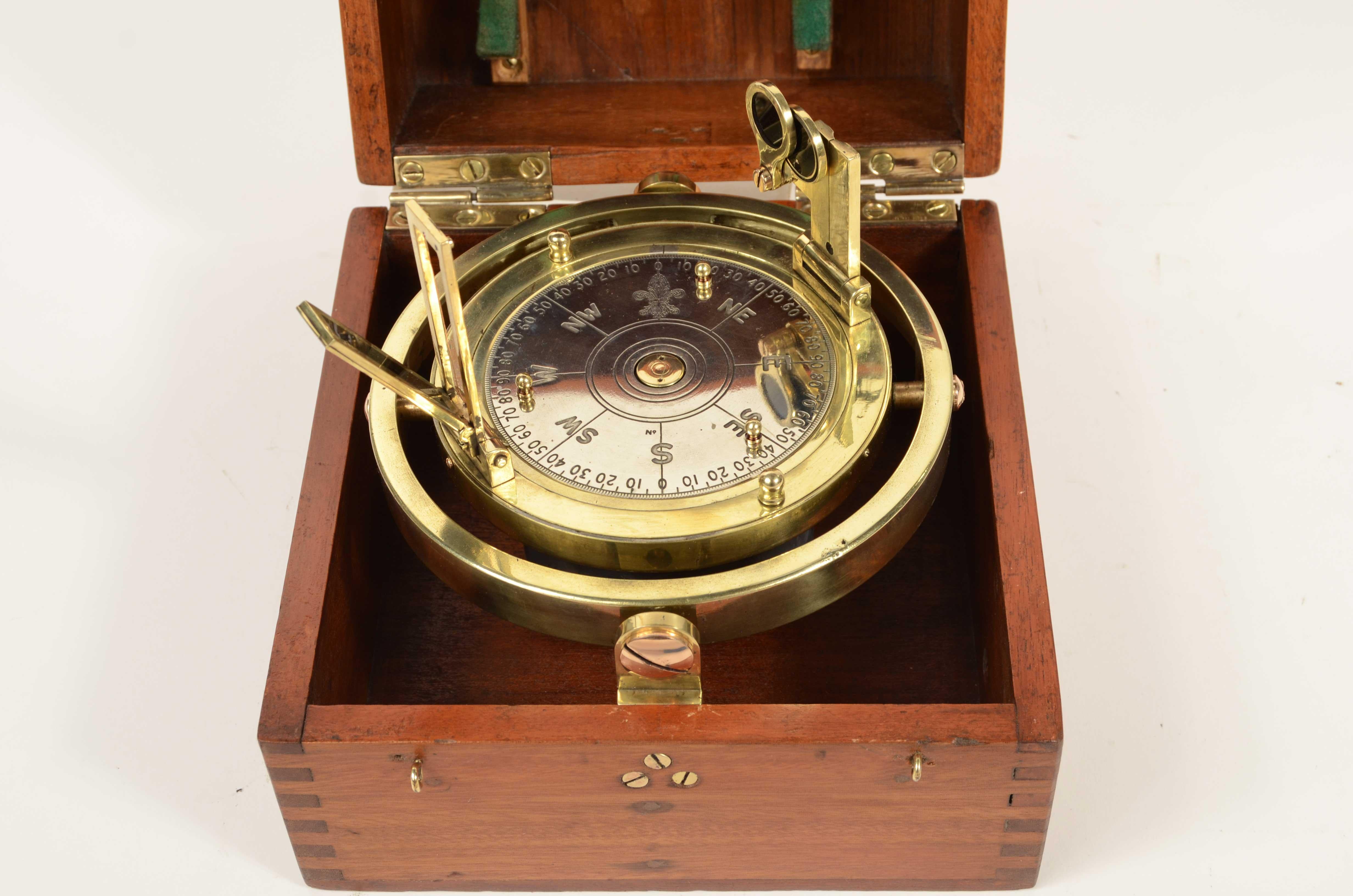 Late 19th Century Peloro inglese  in ottone della seconda metà del XIX sec., su giunto cardanico in vendita