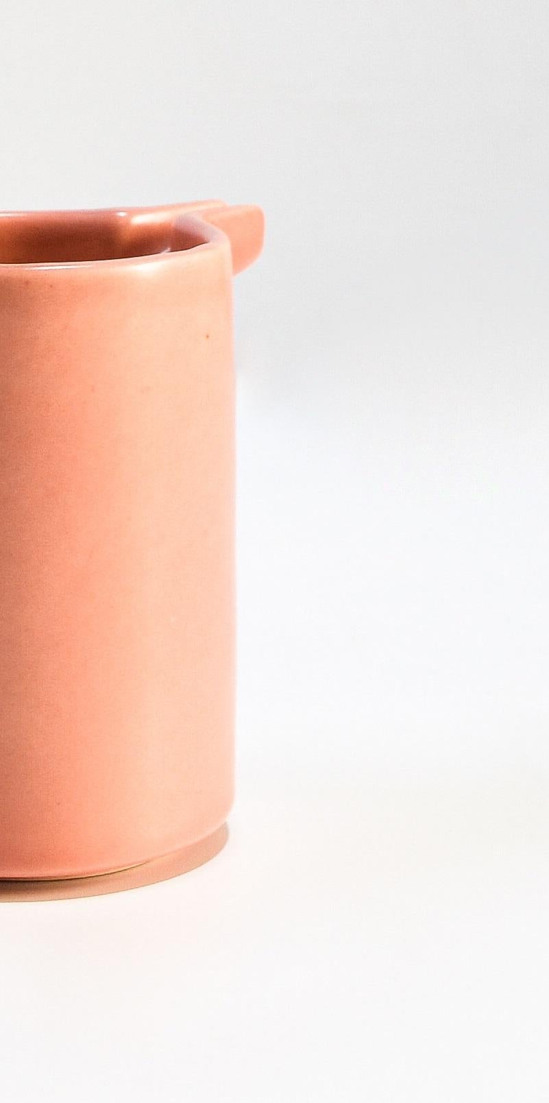 Pichet Pelota en céramique émaillée rose mat par Eguiarte & Eguiarte Neuf - En vente à Geneve, CH