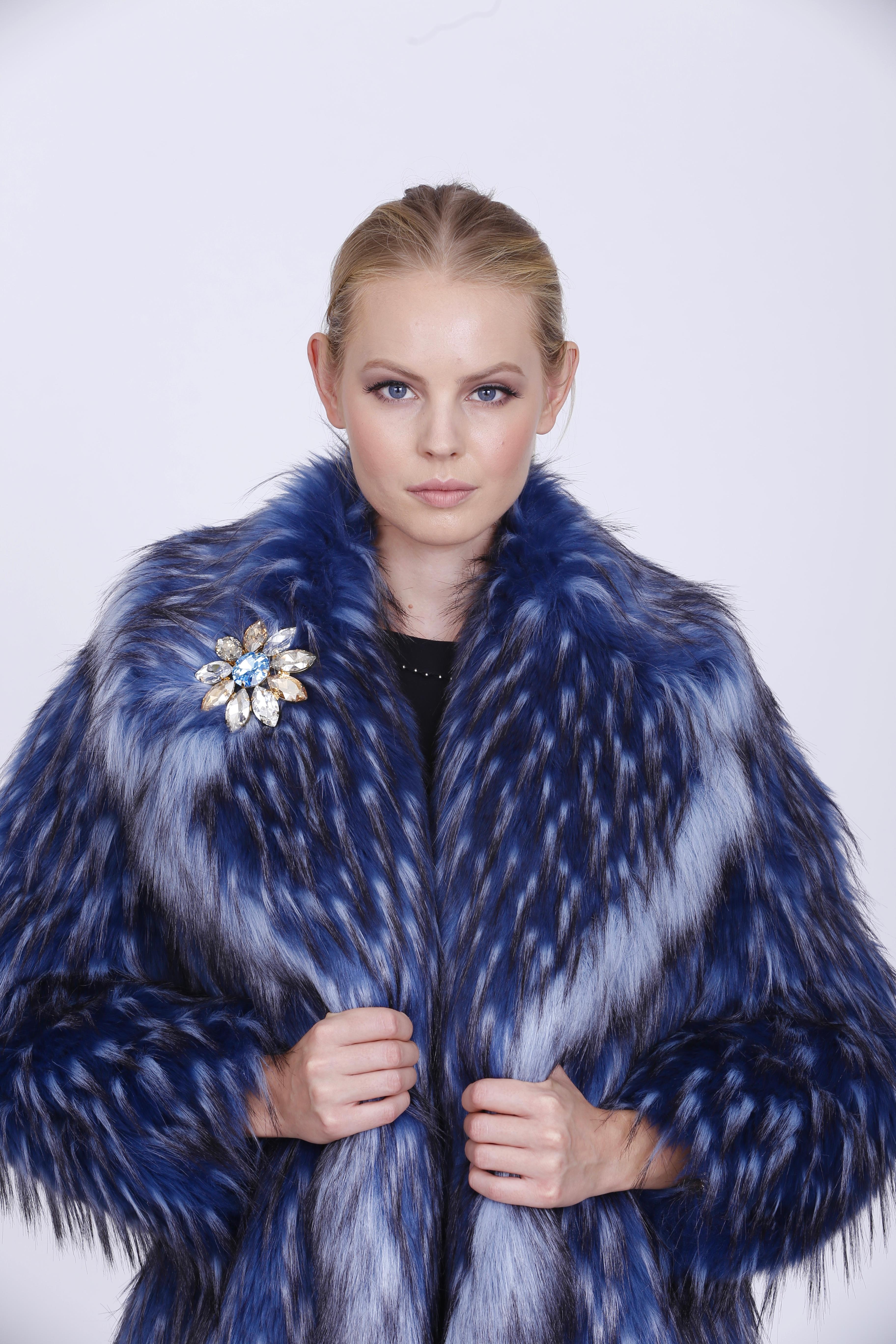 Pelush Blue Fox Faux Fur Coat With Revere' Collar - XS In New Condition For Sale In Greenwich, CT