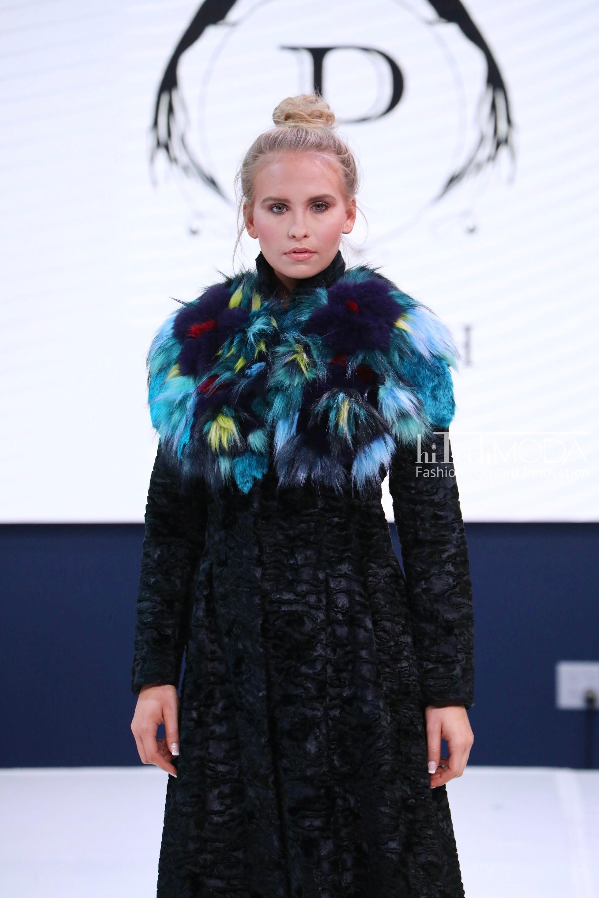 Blue Pelush Botanical Faux Fur Collar With Three Dimensional Flowers - One Size For Sale