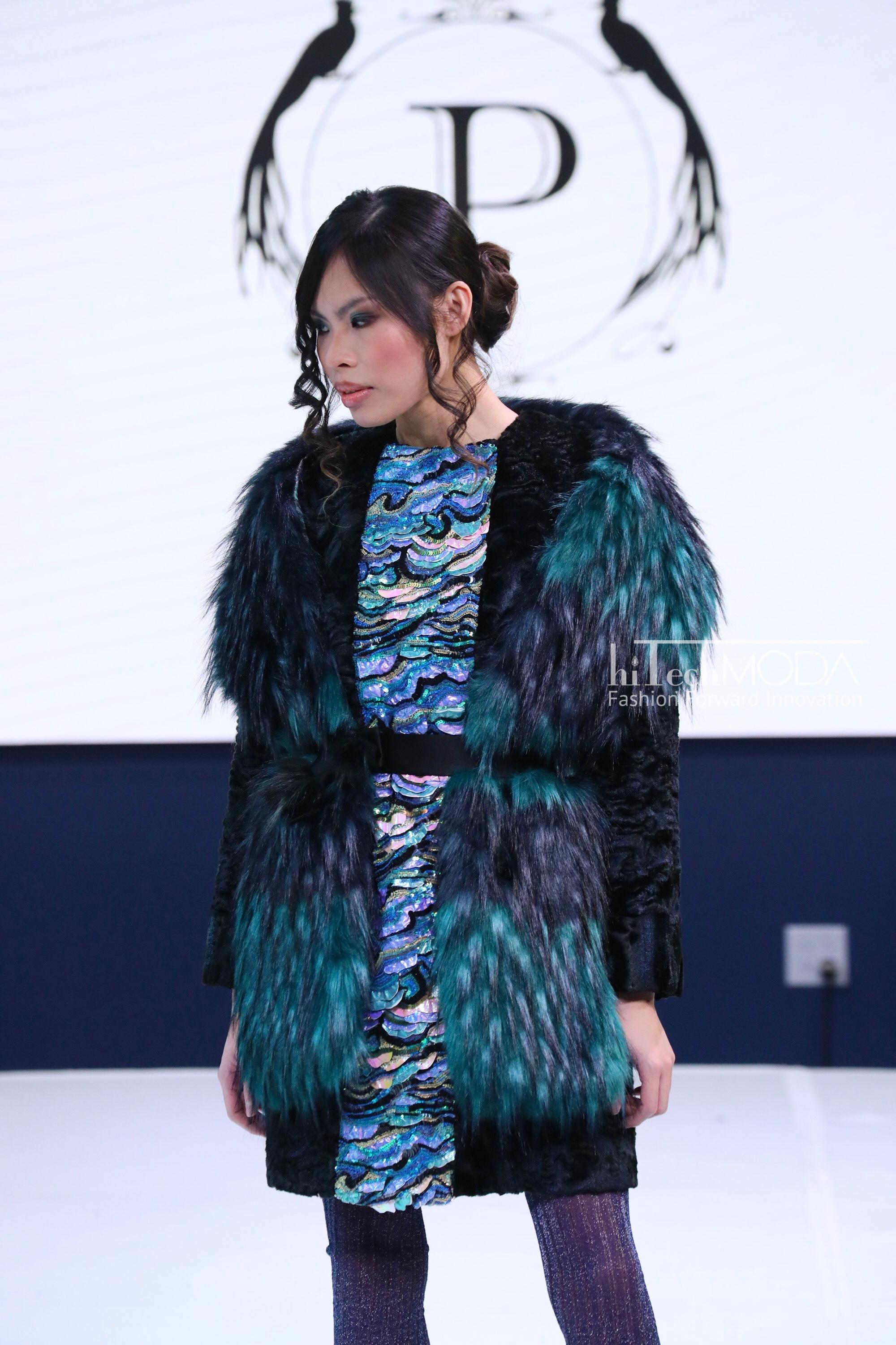 The Seuss Pelush emerald green and navy blue faux fur fox scarf/stole is a one of a kind exclusive piece. Featuring the best custom man made pelage, this stylish striped fur free scarf/stole is a beautiful replica of a long hair fox fur. Fun,