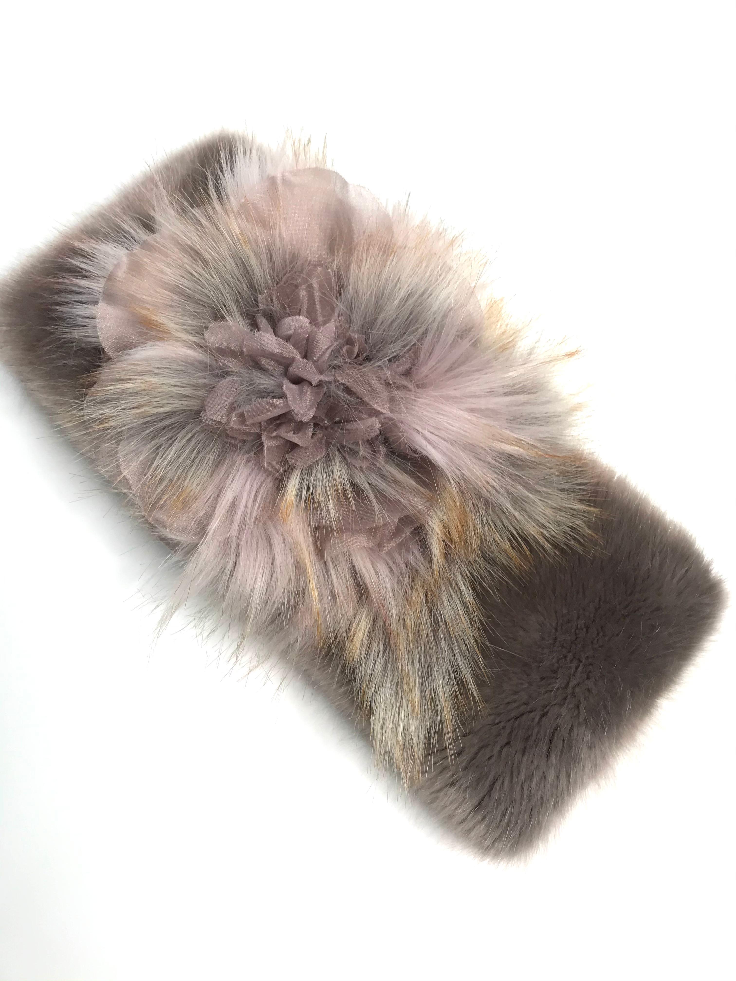 Gray Pelush Faux Fur Neck Warmer/ Hat With Tridimensional Flower - One size For Sale