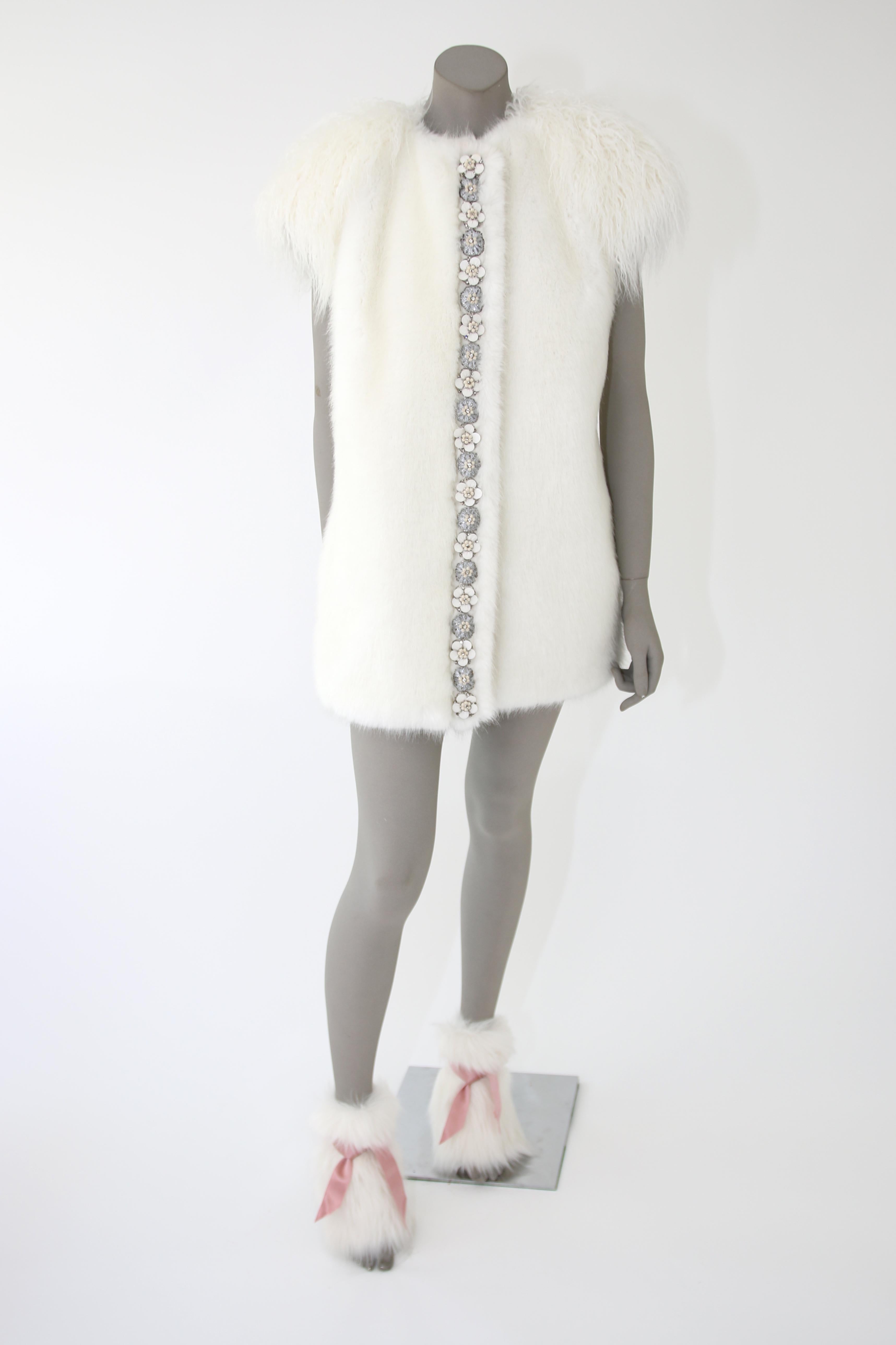 Pelush White Faux Fur Mink Vest with Details - One Size S/M In New Condition For Sale In Greenwich, CT