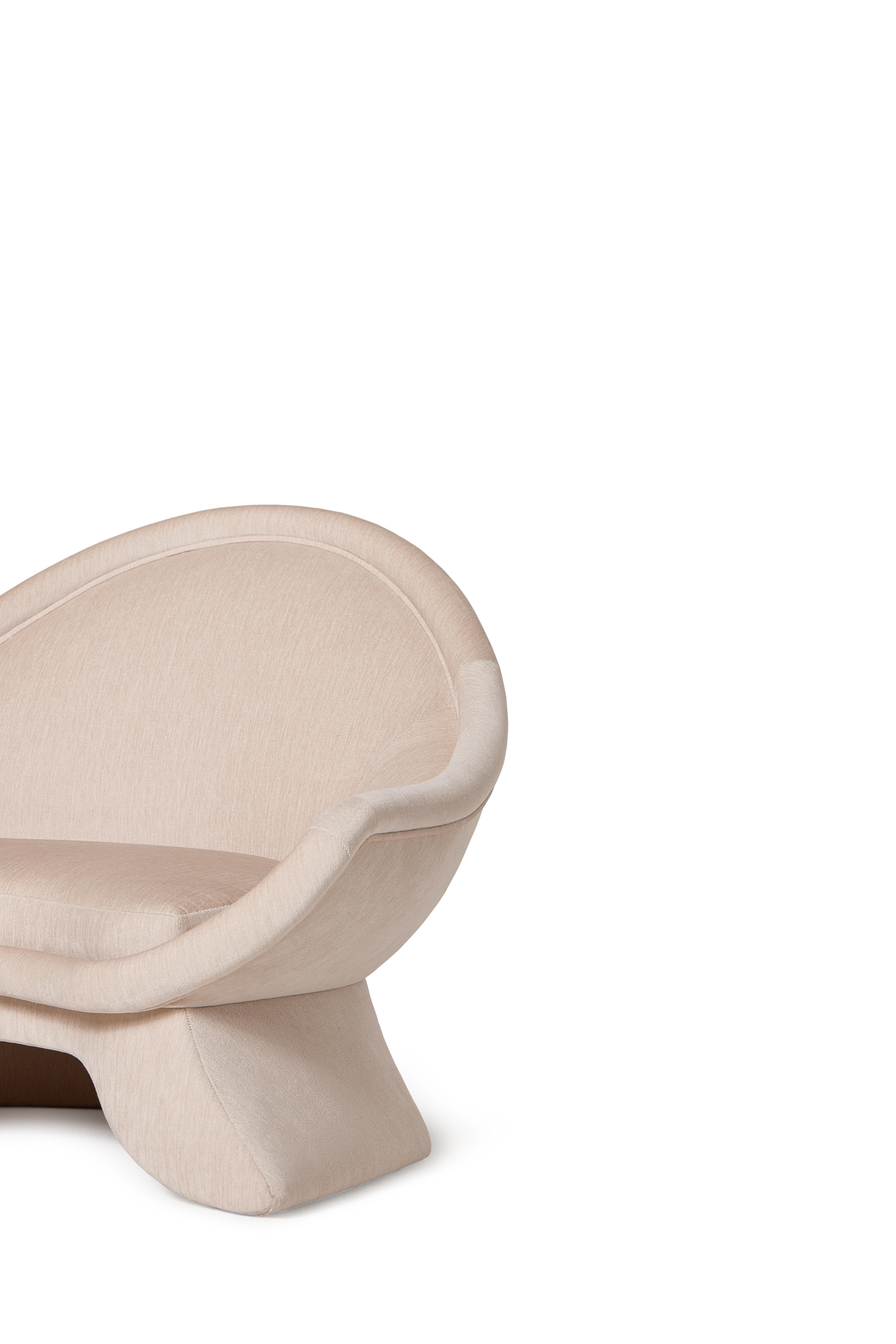 Silla de meditación Pema de Munna
Dimensiones: P 75 x An 84 x Al 61 cm. SH: 25 cm.
Materiales: Madera, espuma y tapicería.
Acabado: Chenilla Viva, ref. Blanco puro, VIC01.

Disponible en todos los tejidos Munna excepto en Seda salvaje. Disponible en