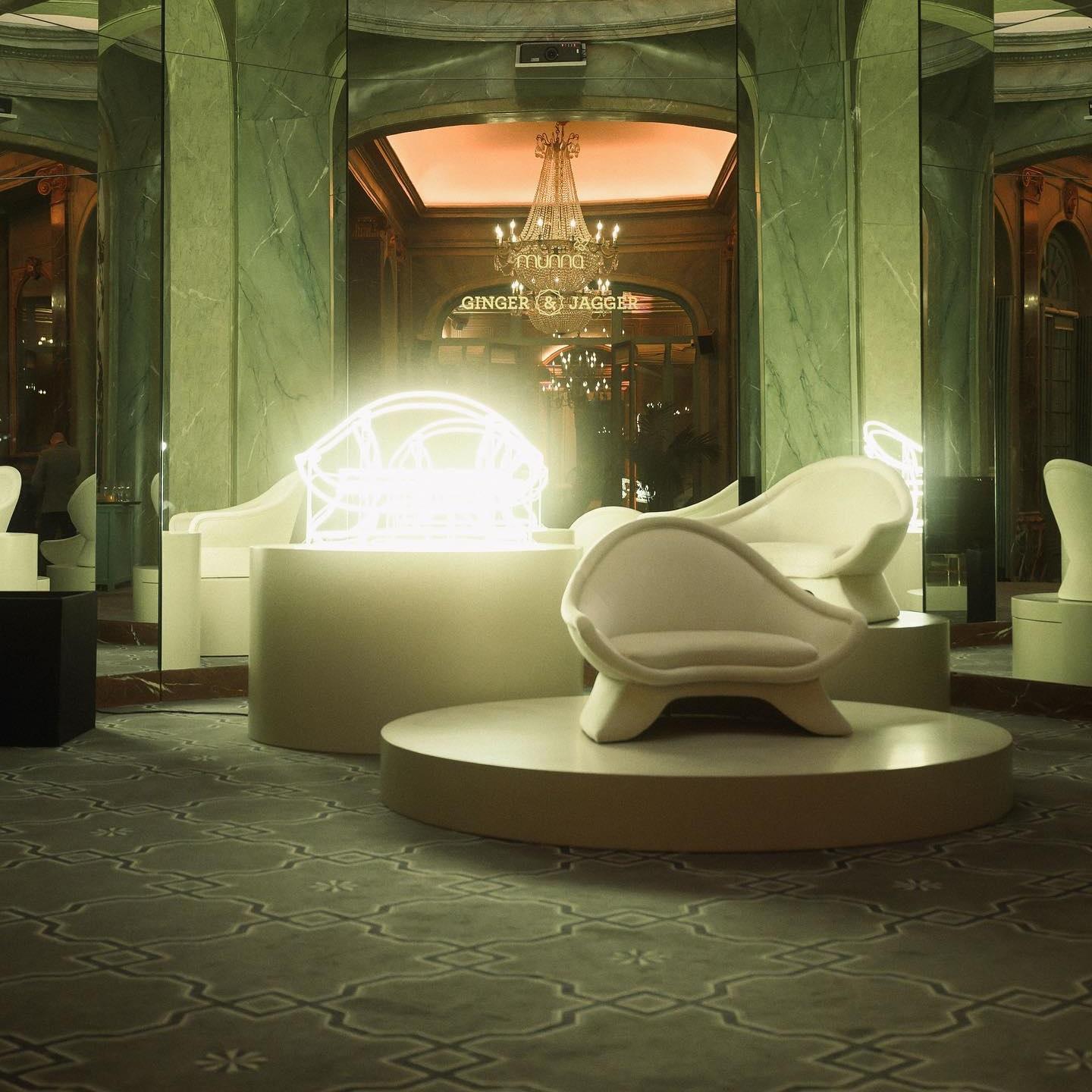 Ritiro di meditazione Pema offerto in Velluto di Corallo in vendita 5