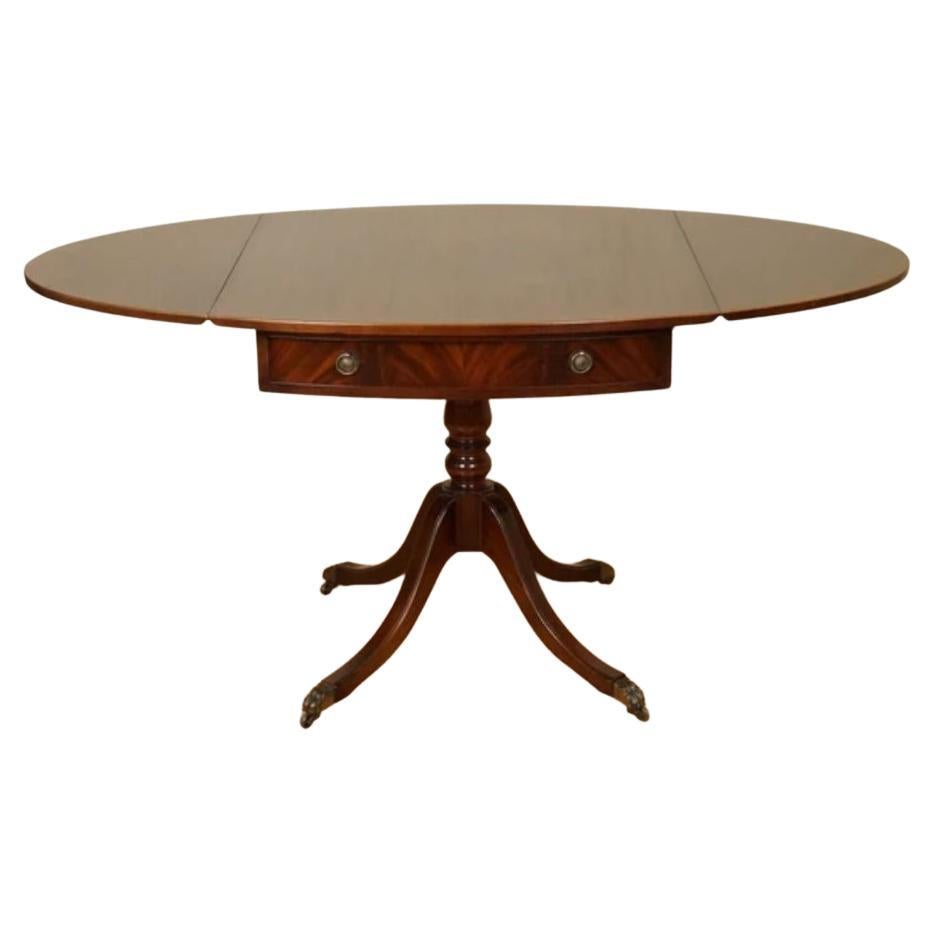 We are delighted to offer for sale this lovely pembroke drop-leaf dining table.

We have lightly restored this by giving it a hand clean, hand waxed and hand polished.

Dimension: D 87 x H 66 cm
Width not extended - 80 cm
Width extended - 156