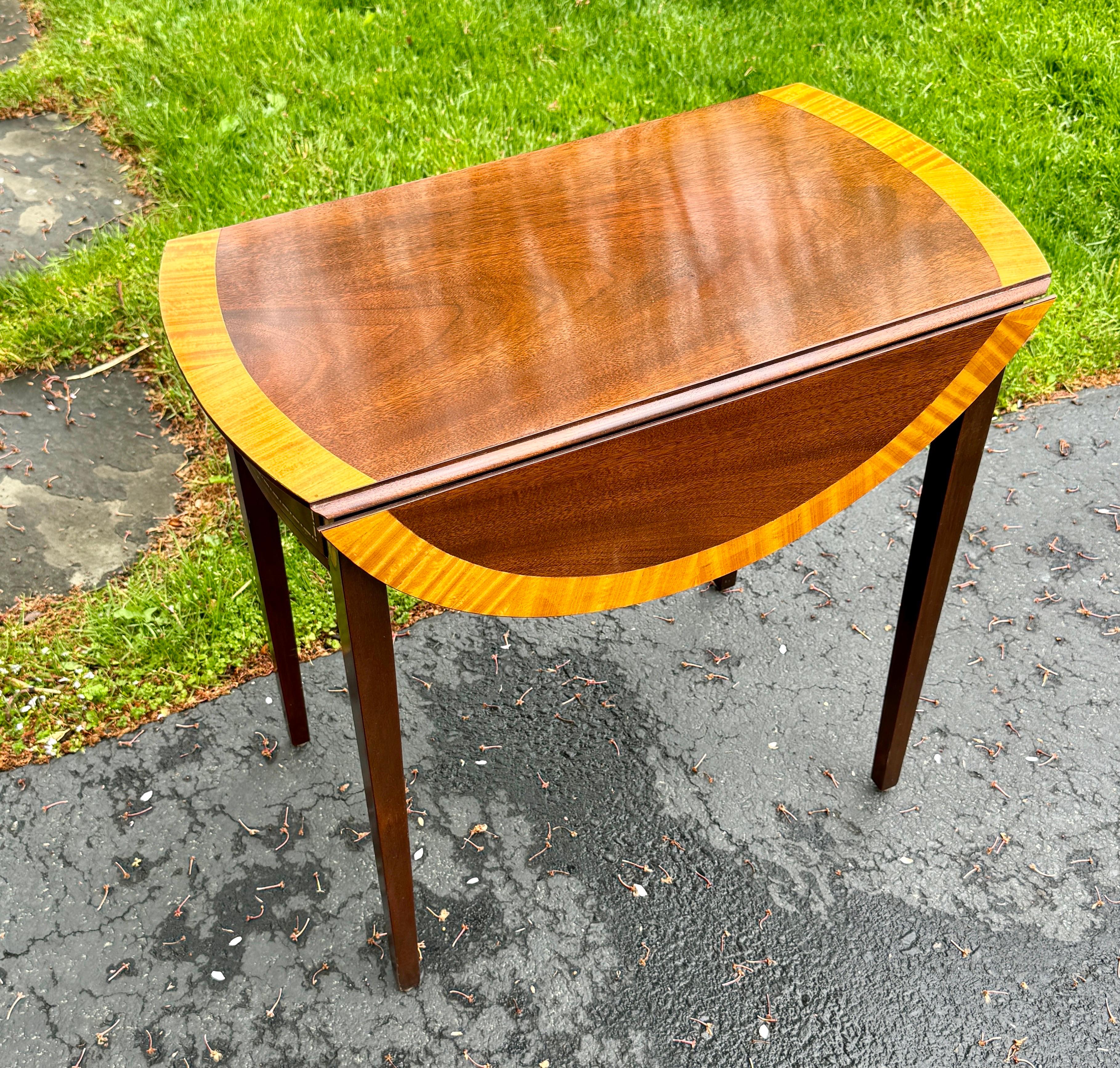 Pembroke Drop Leaf Mahogany Satinwood Side Table For Sale 7