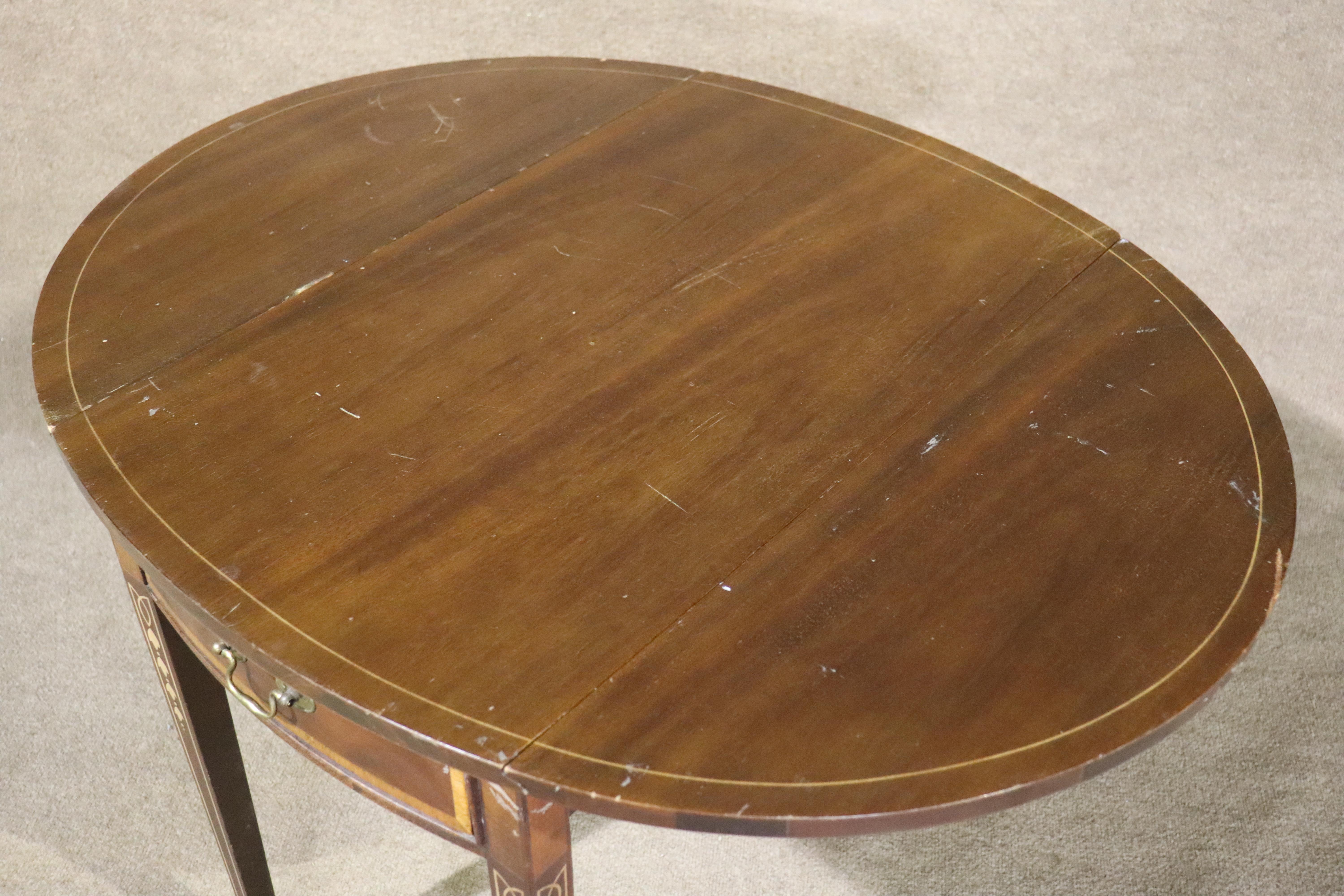Pembroke Hepplewhite Antique Table For Sale 5