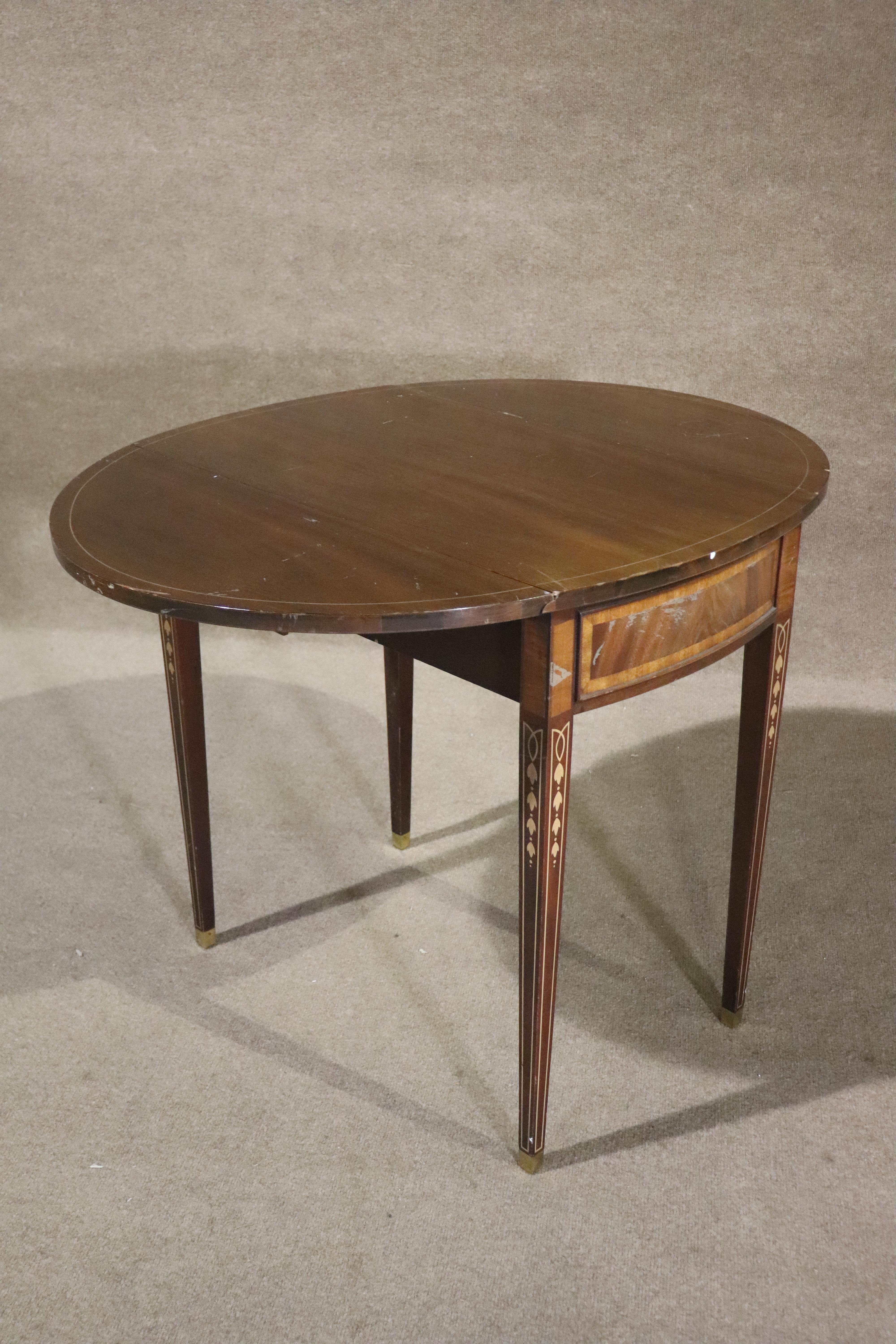 Pembroke Hepplewhite Antique Table For Sale 8