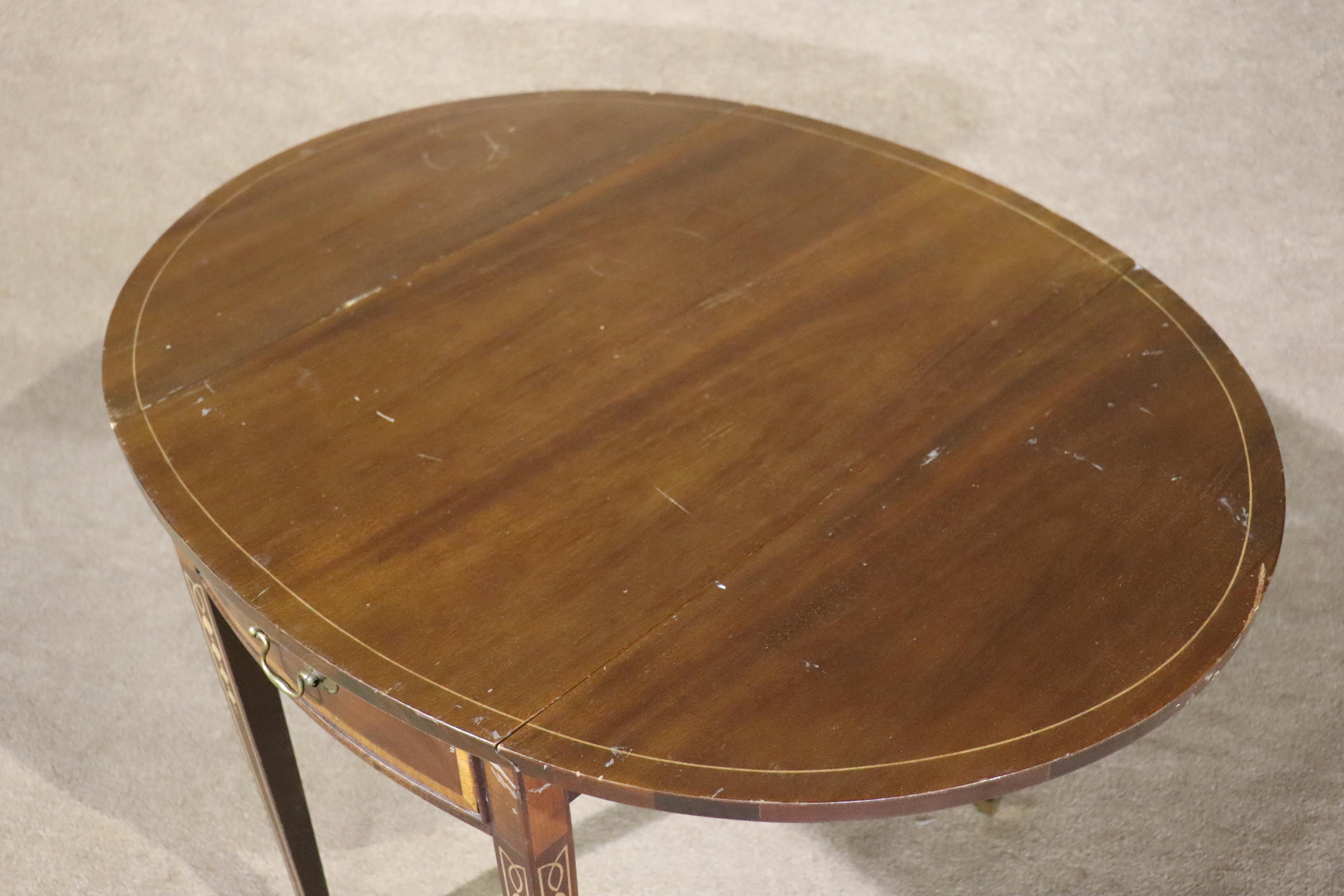 Pembroke Hepplewhite Antique Table For Sale 1