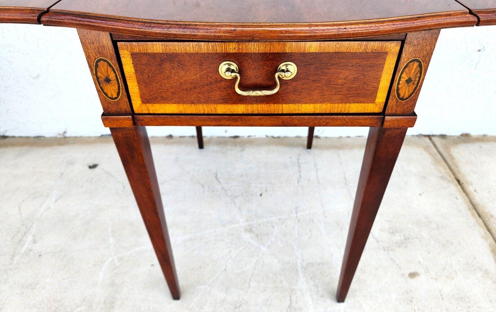 Pembroke Side Table Drop Leaf Federal Style Mahogany Inlaid by Thomasville In Good Condition In Lake Worth, FL