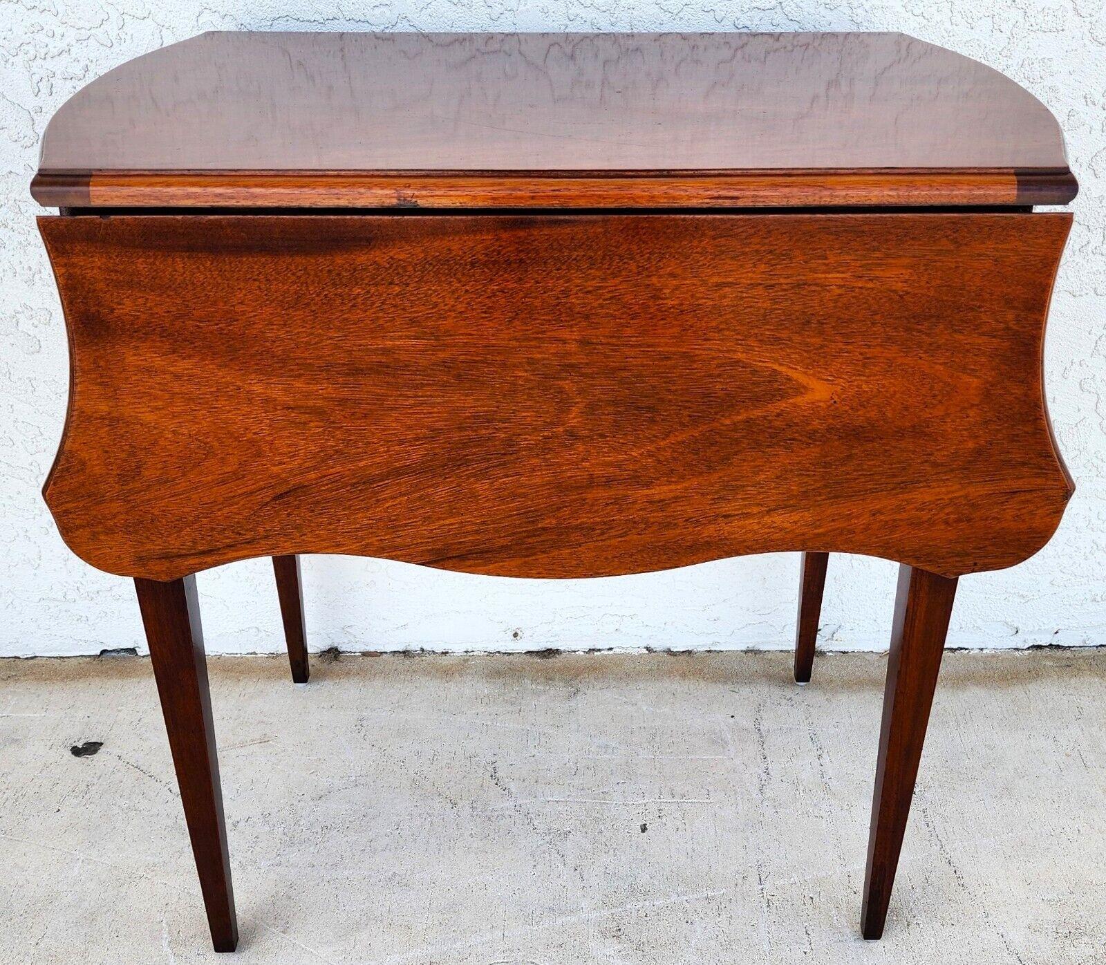Late 20th Century Pembroke Side Table Drop Leaf Federal Style Mahogany Inlaid by Thomasville