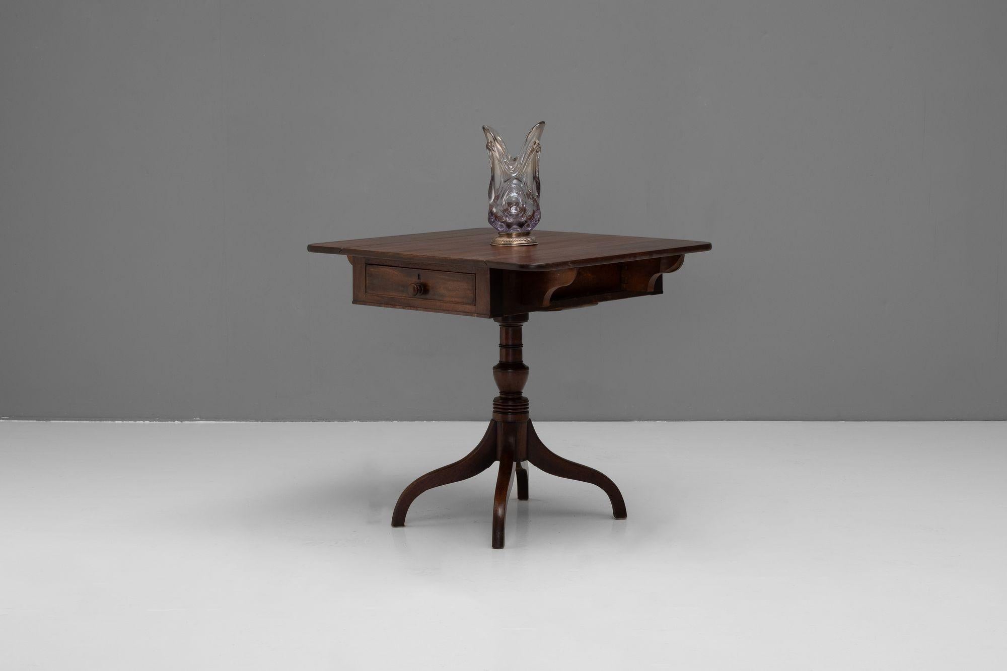 Britannique Table Pembroke en vente