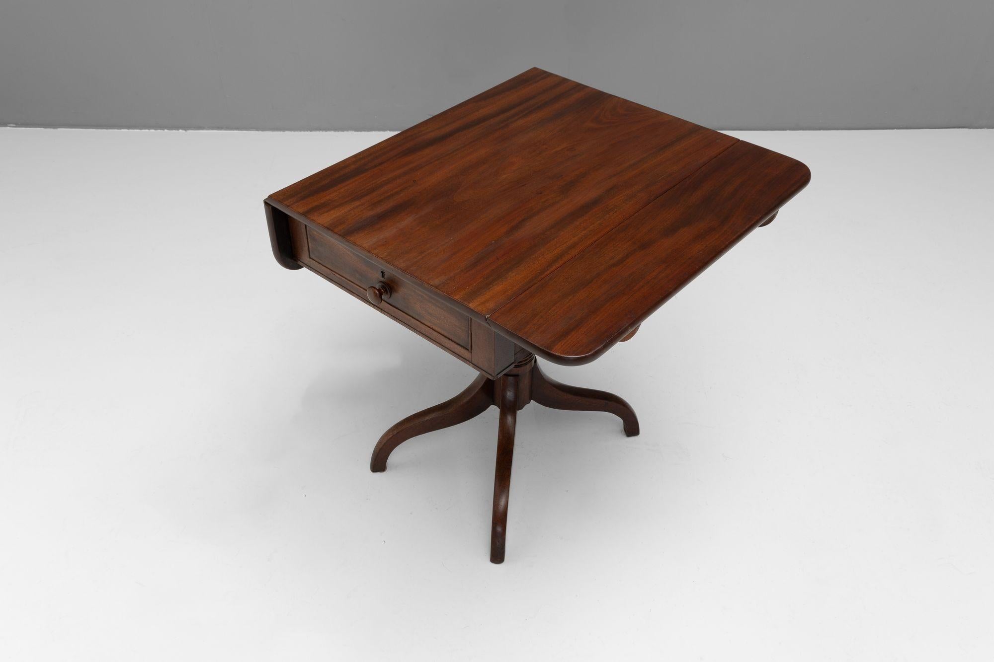 Début du XIXe siècle Table Pembroke en vente