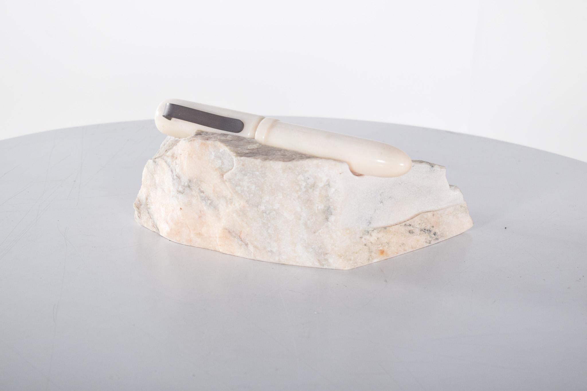 Pen-on-Stone Marmorskulptur, Portugal im Angebot 1