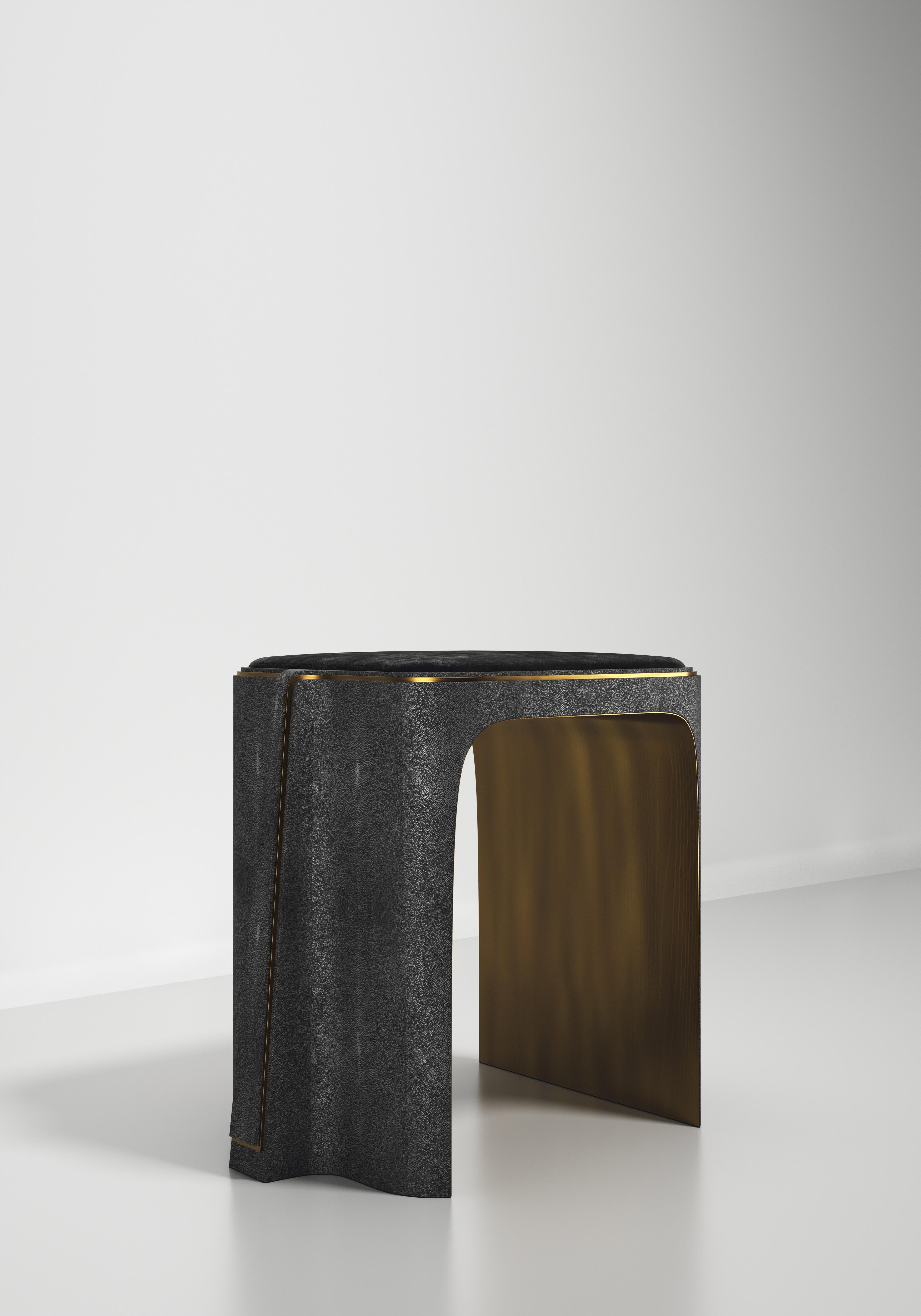Pen Shell Inlaid Stool with Bronze Patina Brass Details by R&Y Augousti In New Condition For Sale In New York, NY