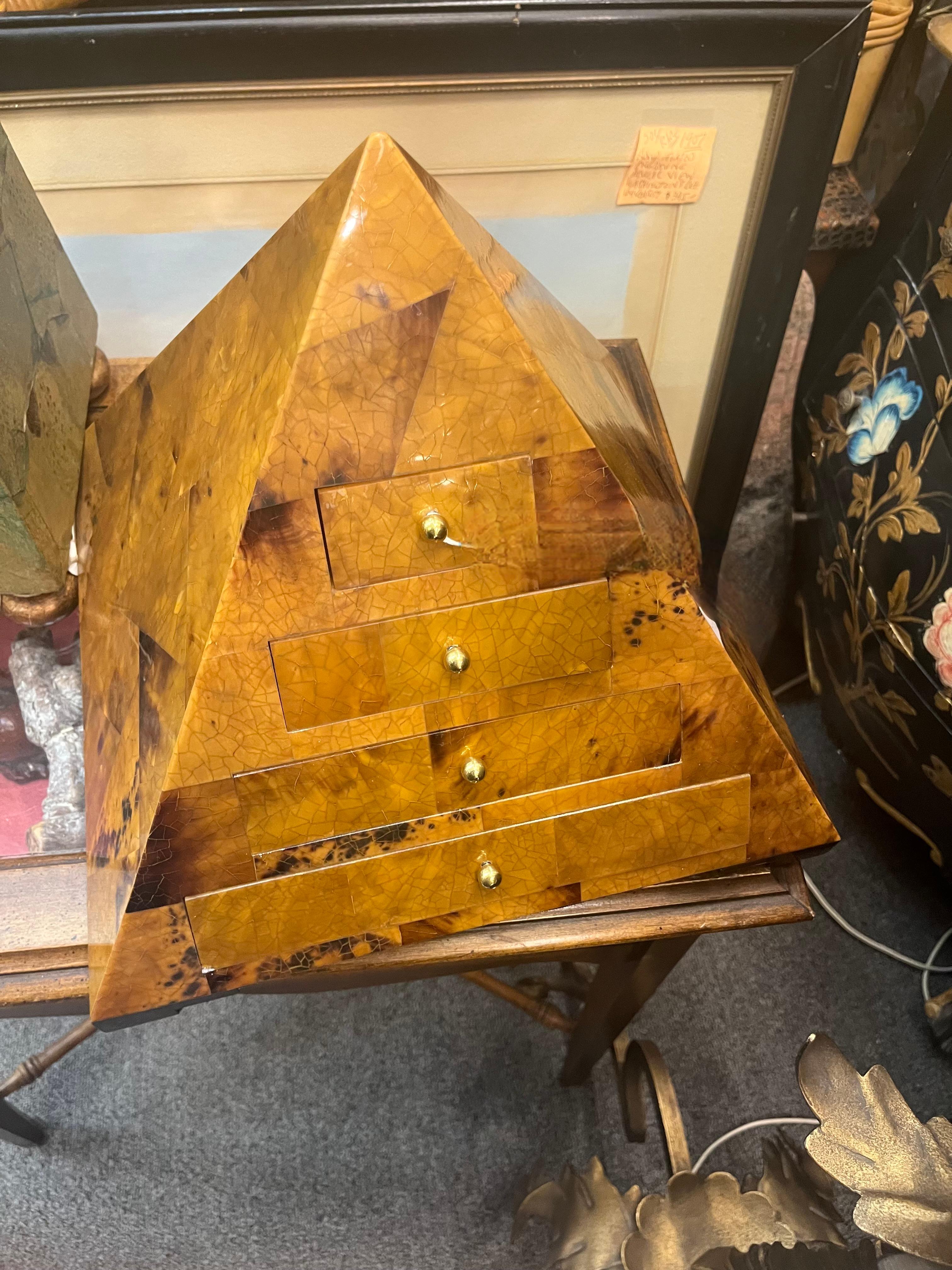 Pen shell Pyramid Box attributed to Maitland Smith For Sale 1