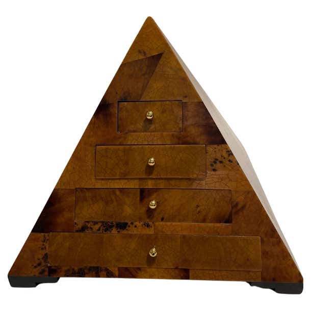 Pen shell Pyramid Box attributed to Maitland Smith For Sale at 1stDibs