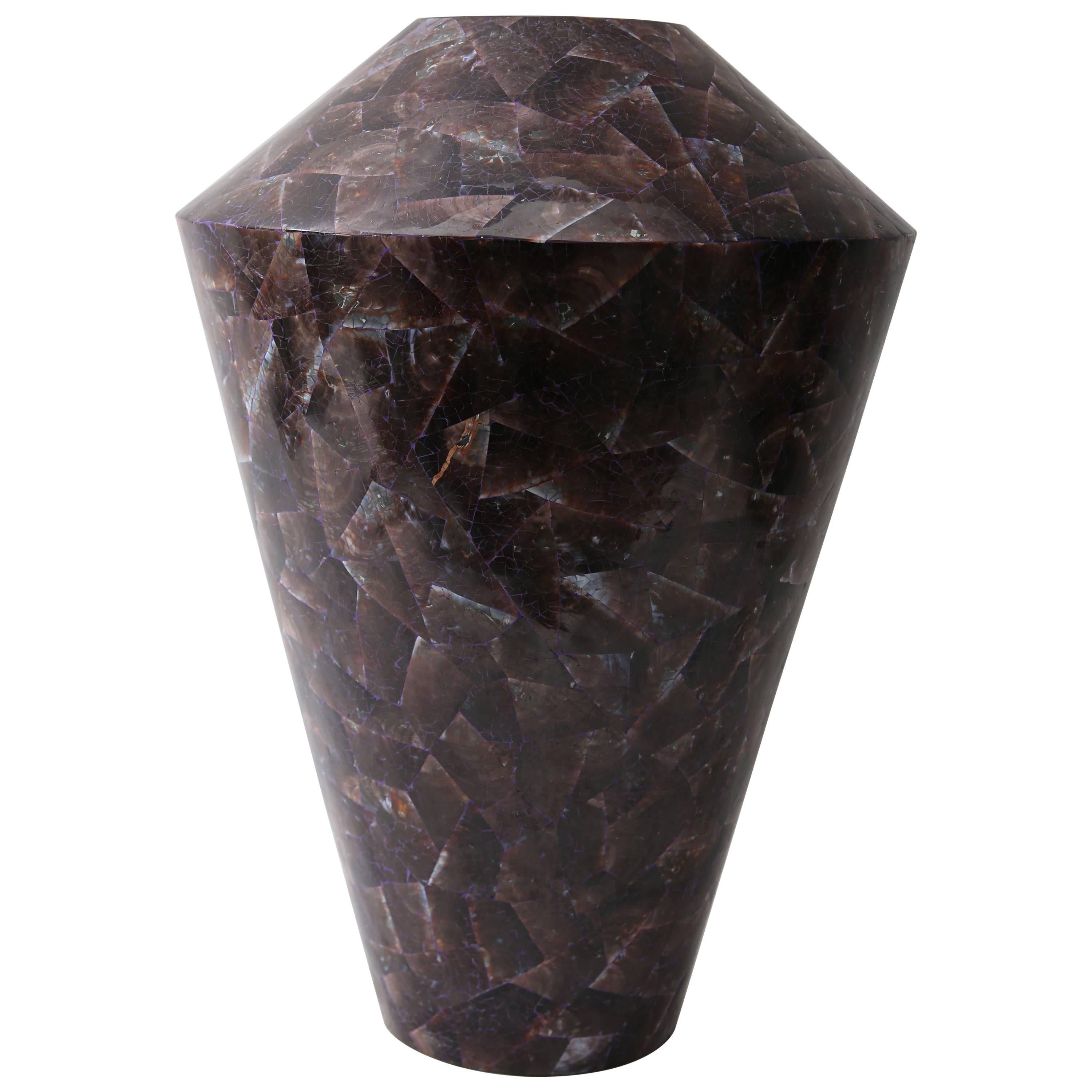  Pen Shell-Vase in Aubergine im Angebot