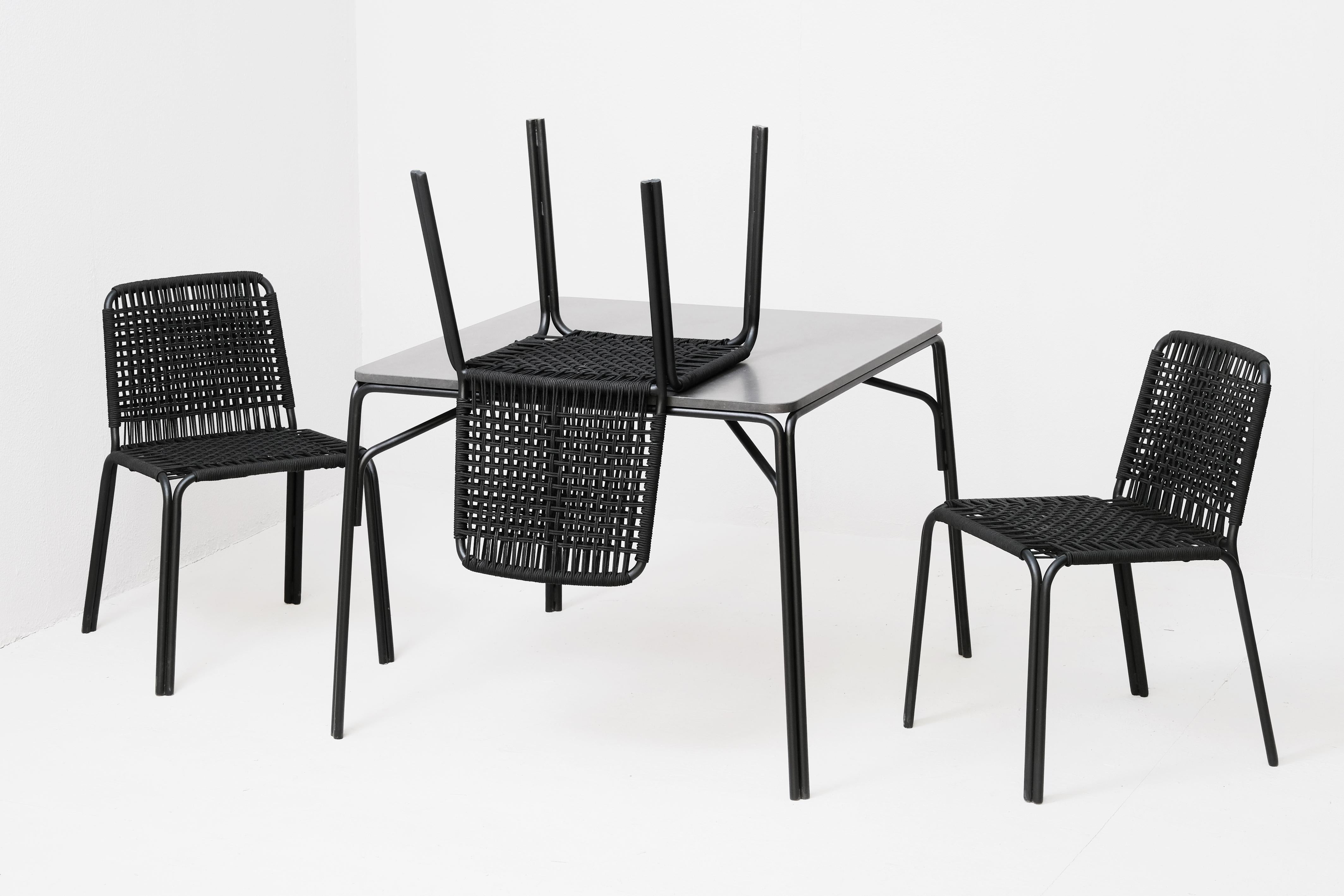 Penca is a line of outdoor furniture with a strong Mexican identity, designed for residential spaces as well as for common areas of restaurants or boutique hotels.
The concept of the Penca family, designed by Francisco Torres and Rosa Hanhausen