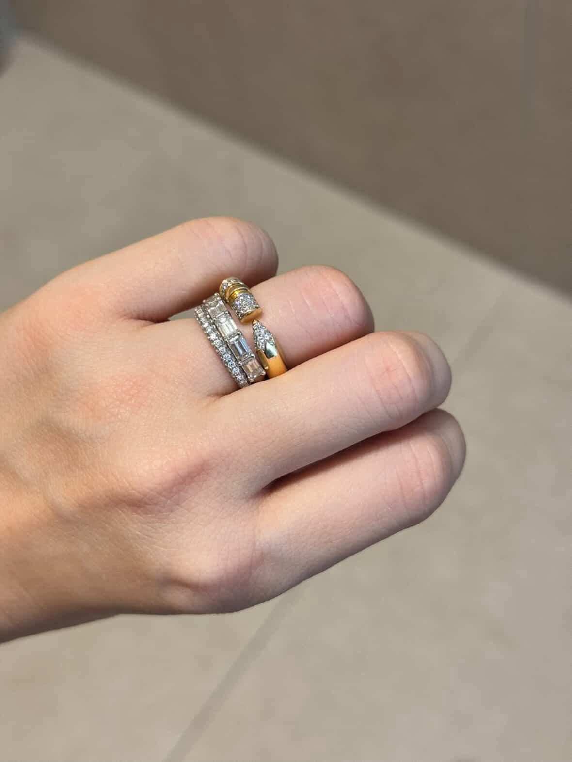 Objects for Objects Pave diamant blanc or jaune 18K Bling Hug Ring Pour femmes en vente