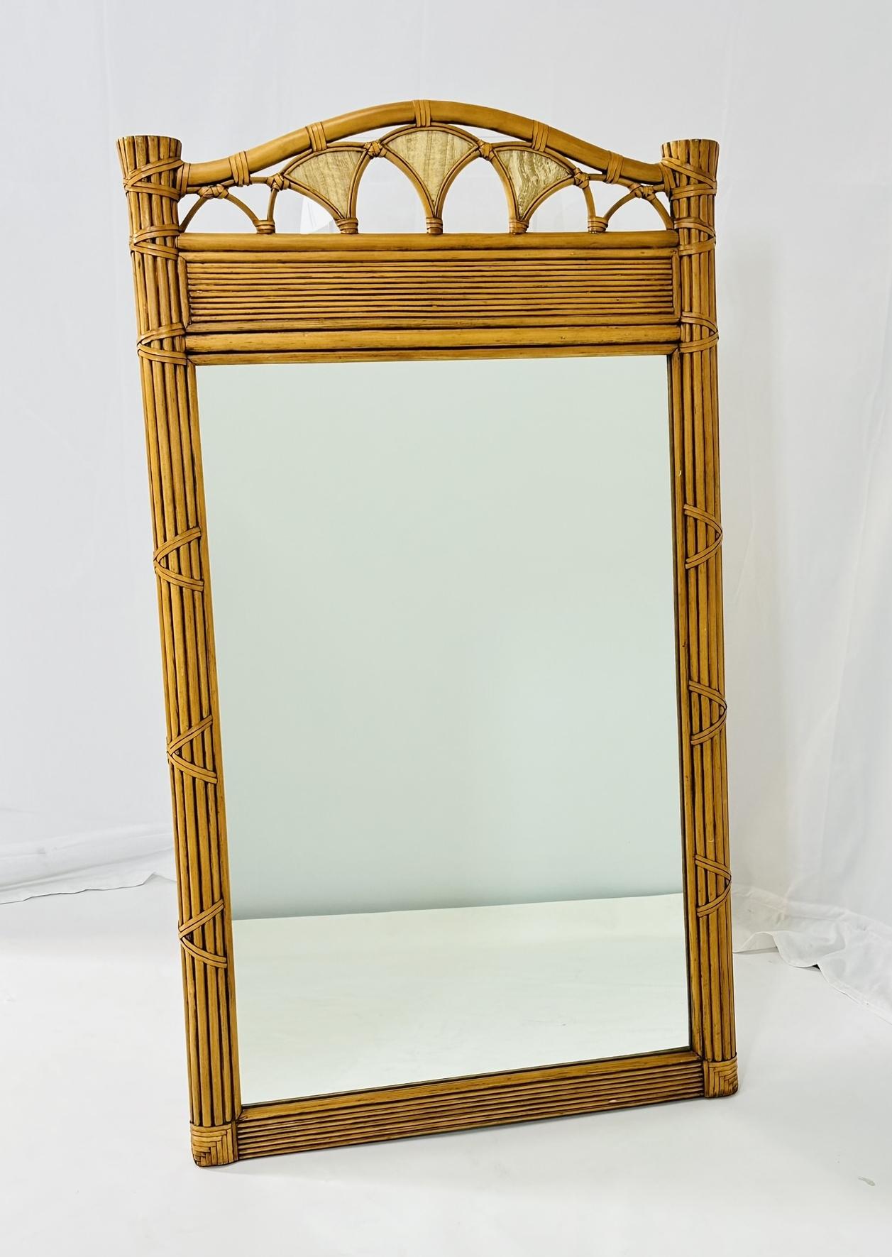 Mid-Century Modern Miroir mural en roseau et rotin dans le style de Gabriella Crespi en vente