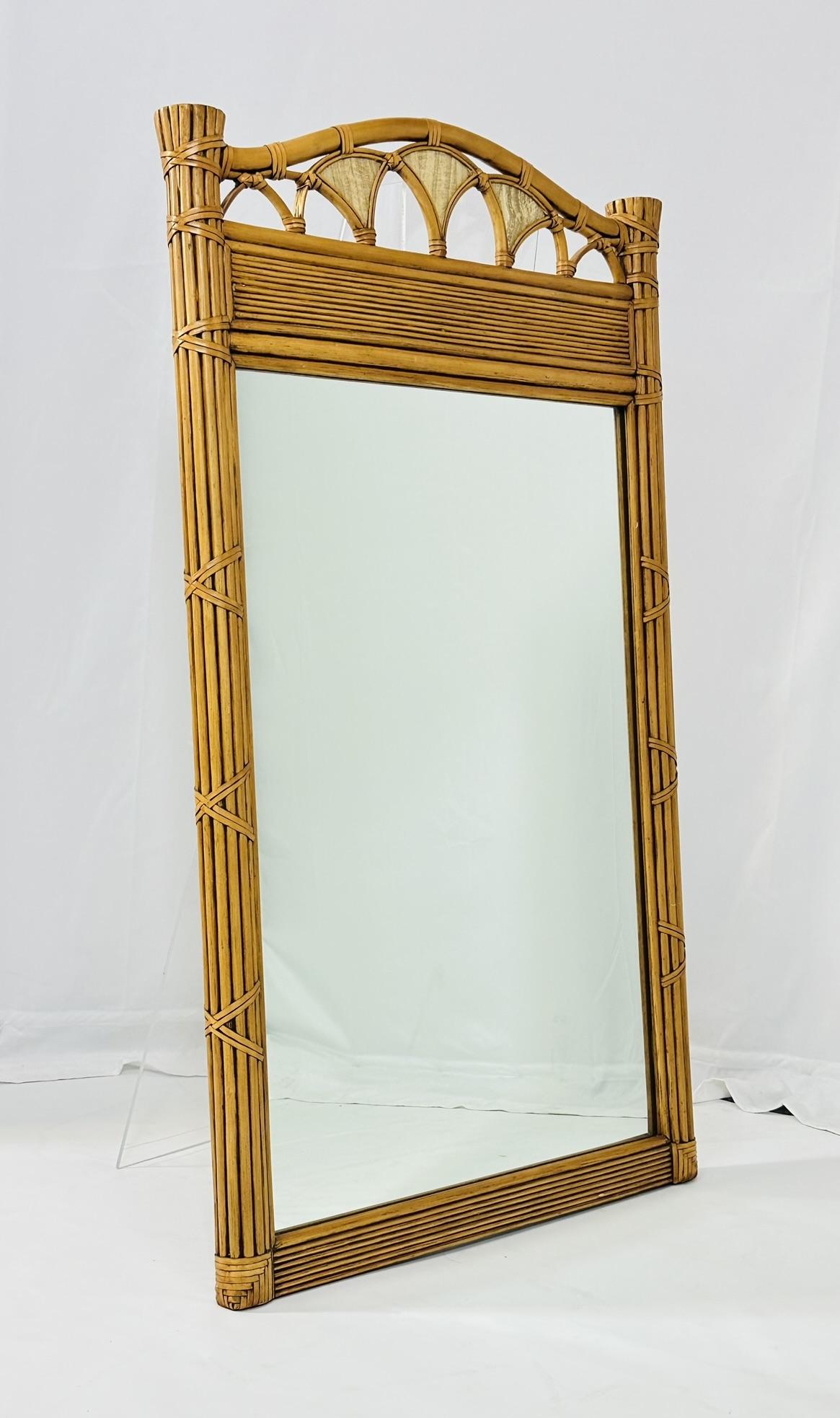 Nord-américain Miroir mural en roseau et rotin dans le style de Gabriella Crespi en vente